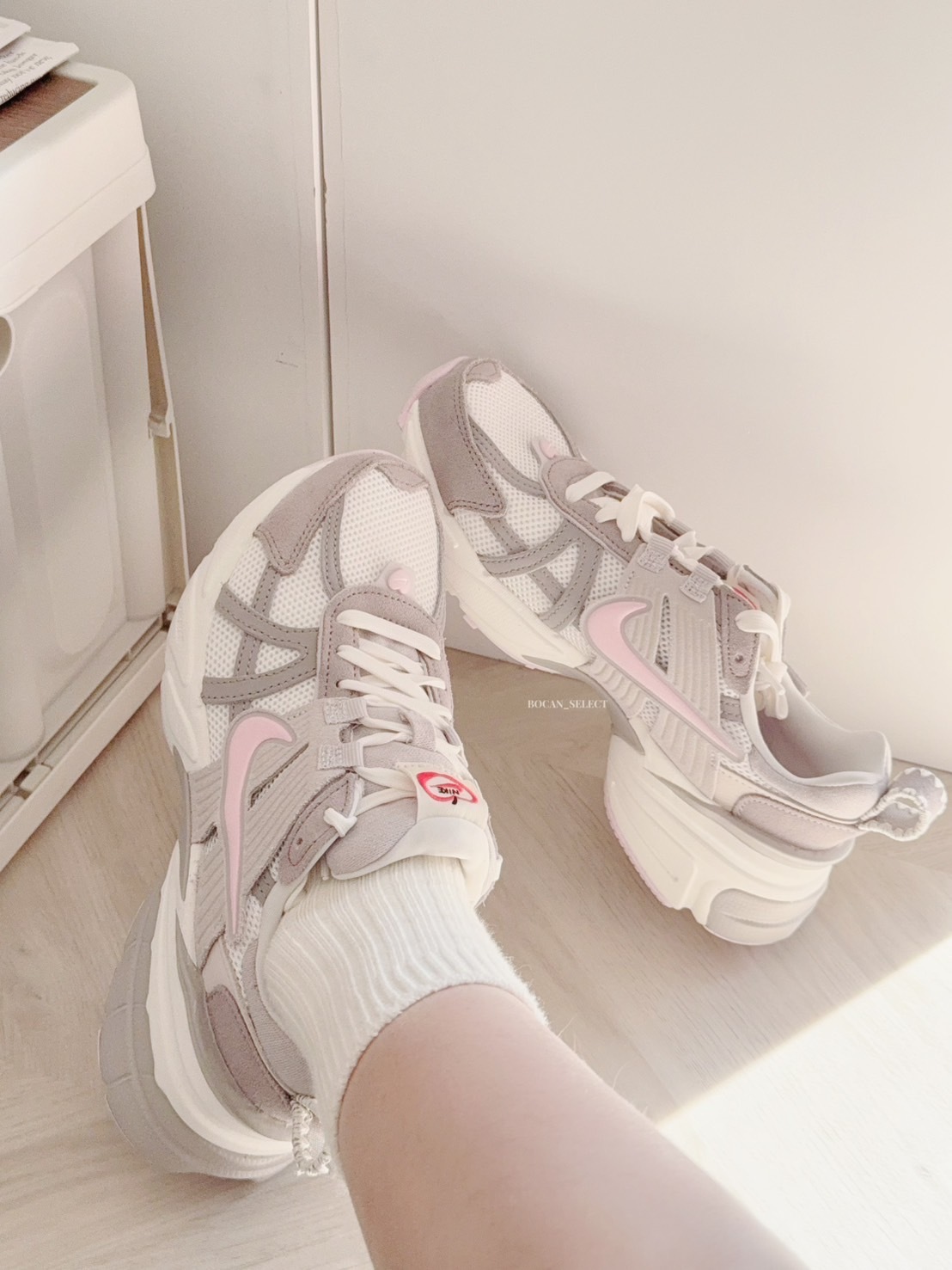 <情人節系列> NIKE V2K RUN "VALENTINE'S DAY" 白灰粉 HV5997-161