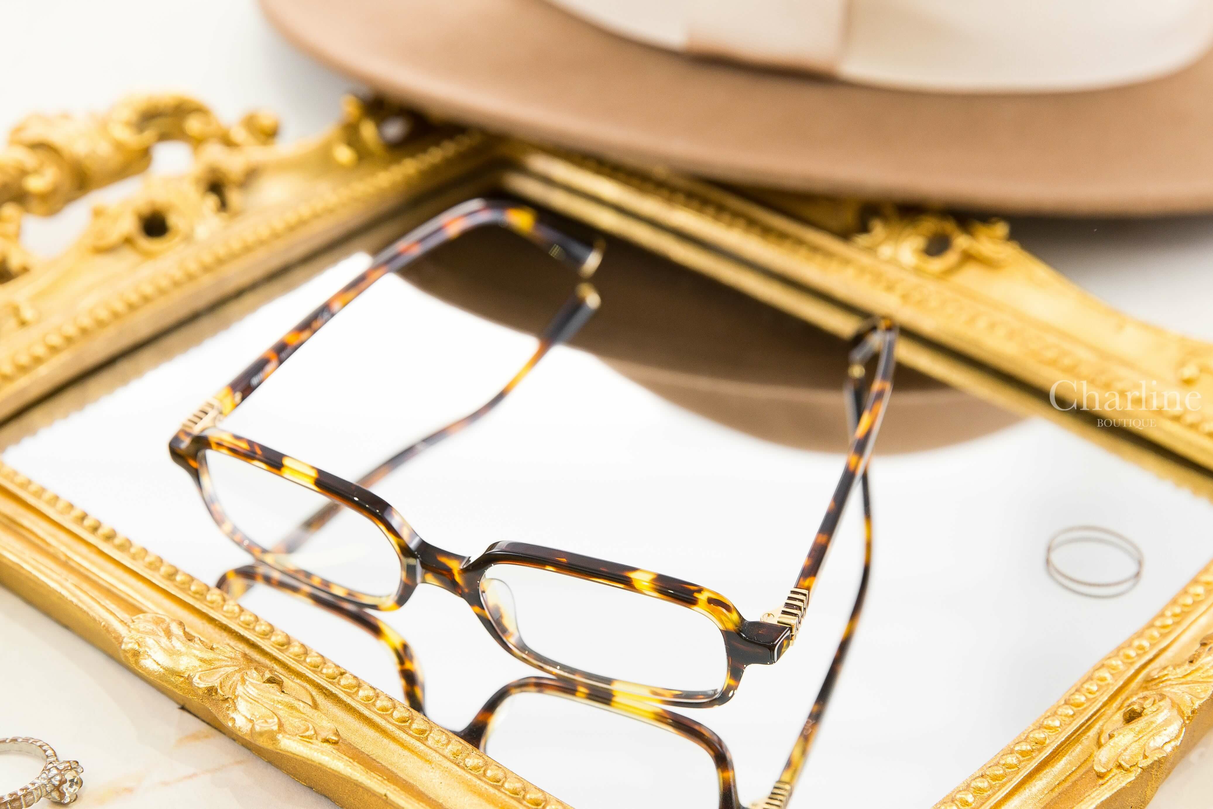 Miu Miu Miu Regard Sunglasses 琥珀色方框側邊金色字母平光眼鏡-Charline Boutique 精品代購