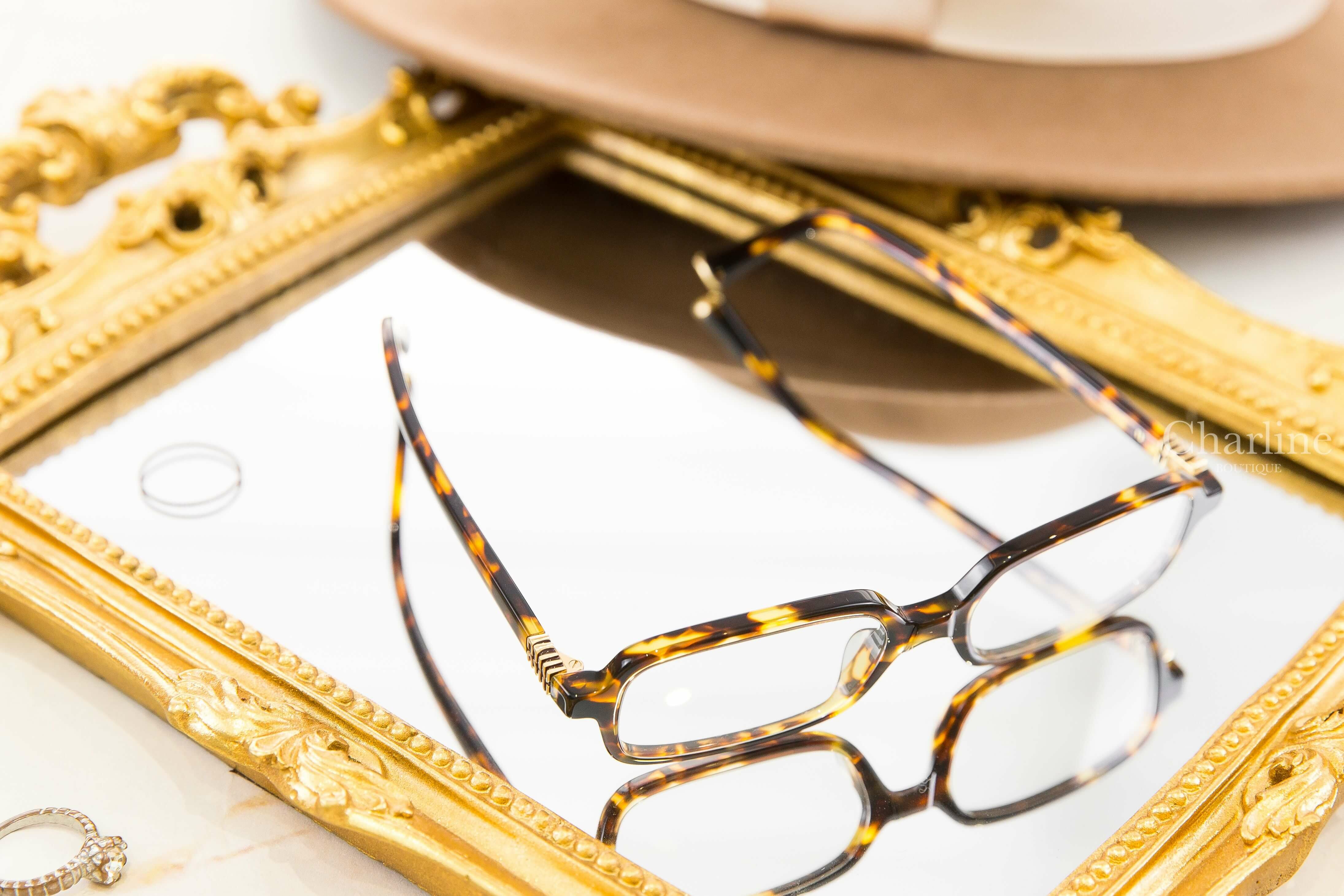 Miu Miu Miu Regard Sunglasses 琥珀色方框側邊金色字母平光眼鏡-Charline Boutique 精品代購