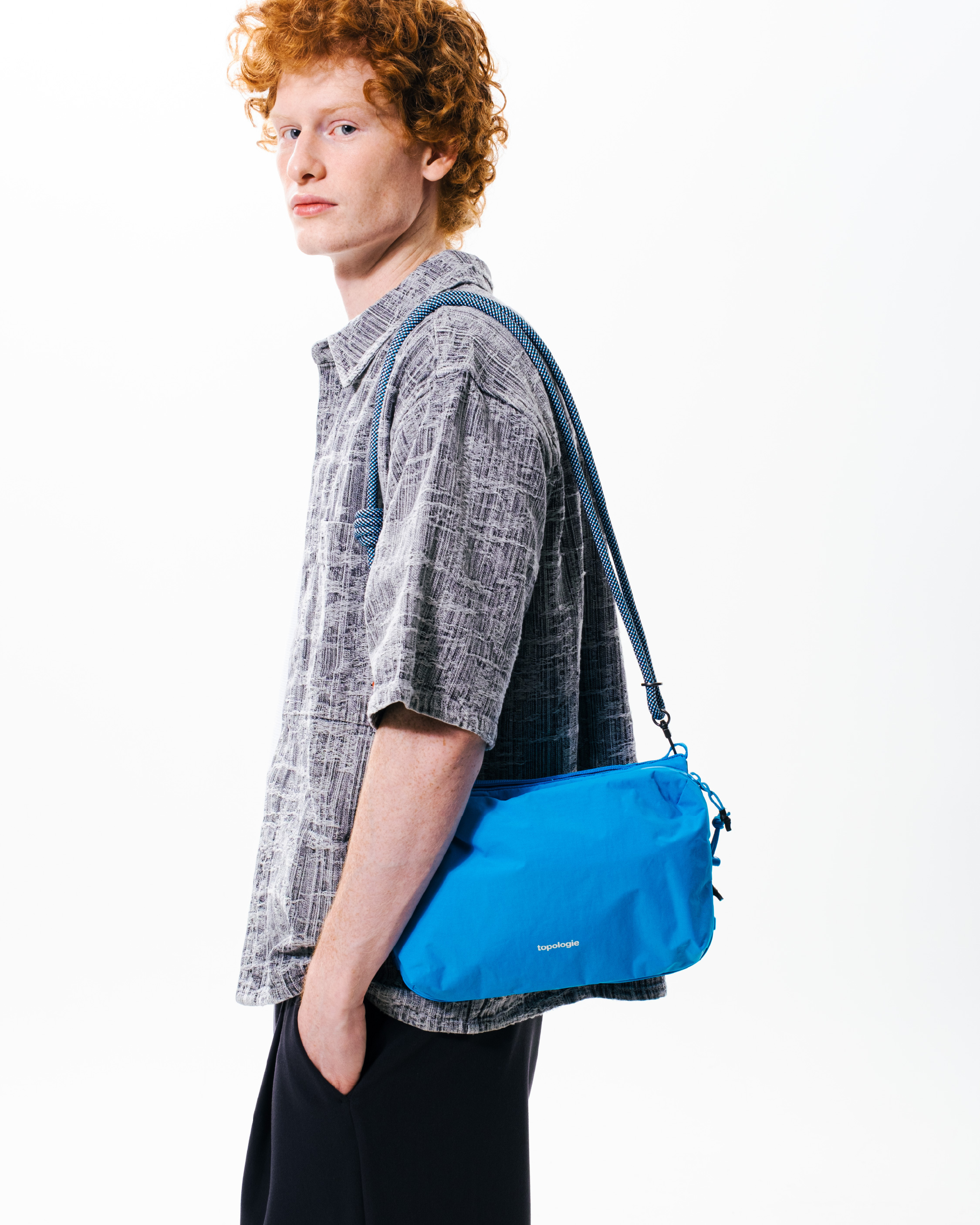 Bottle 大號水瓶斜背包 |海洋藍 (低光緞面)