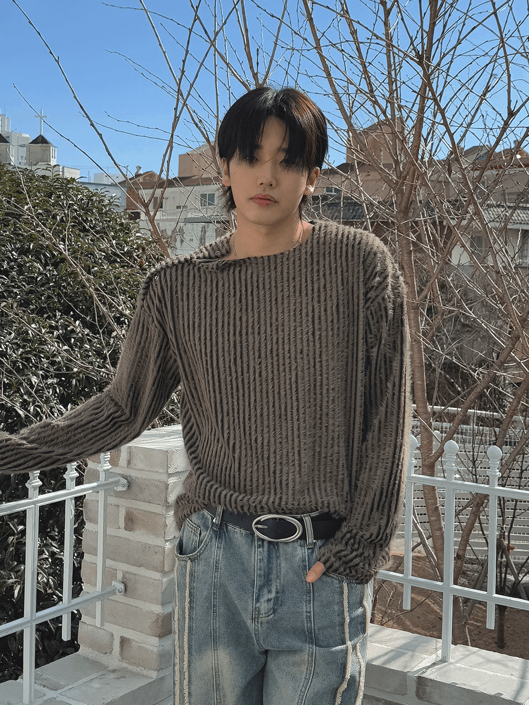 安哥拉條紋肩部按扣針織上衣