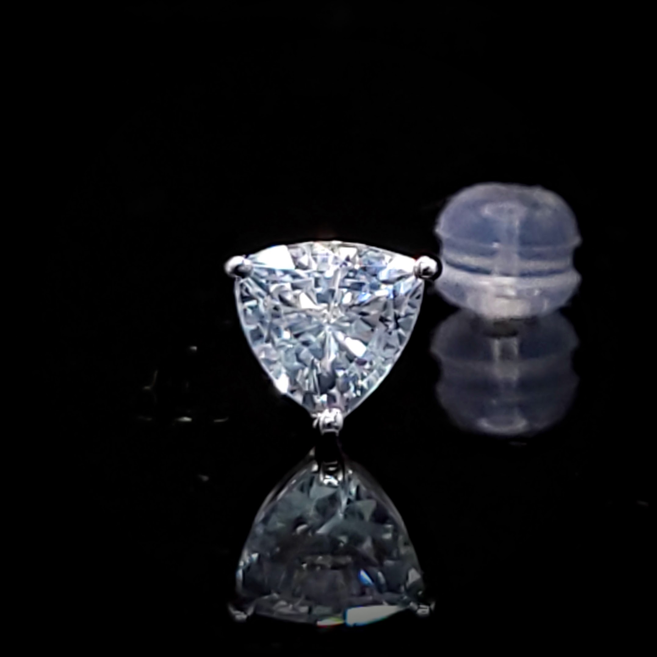 18K White Gold 0.97ct Sapphire Single Earring