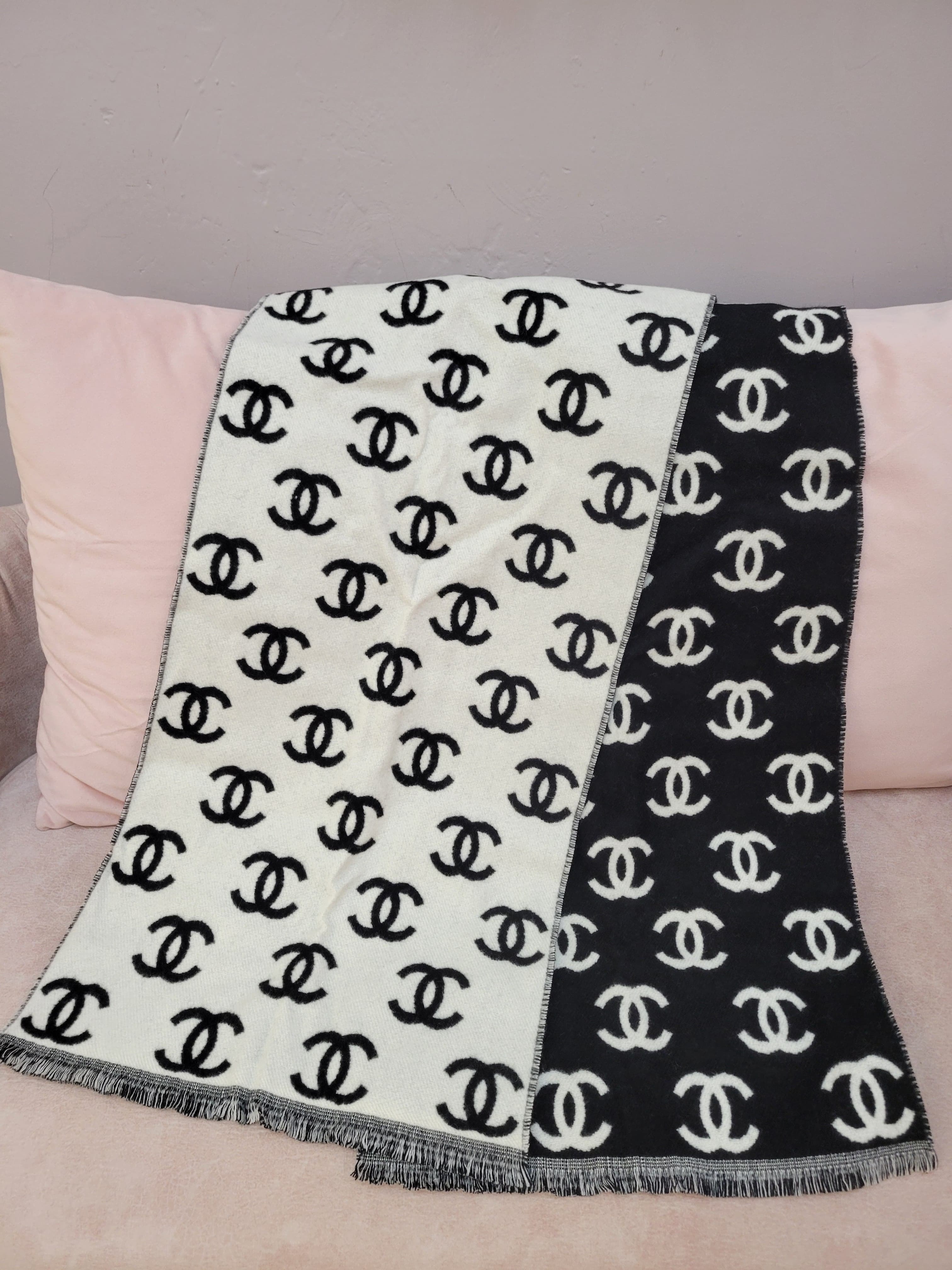 CHANEL AA7067 SCARF BLACK WHITE 33X198CM 圍巾 頸巾