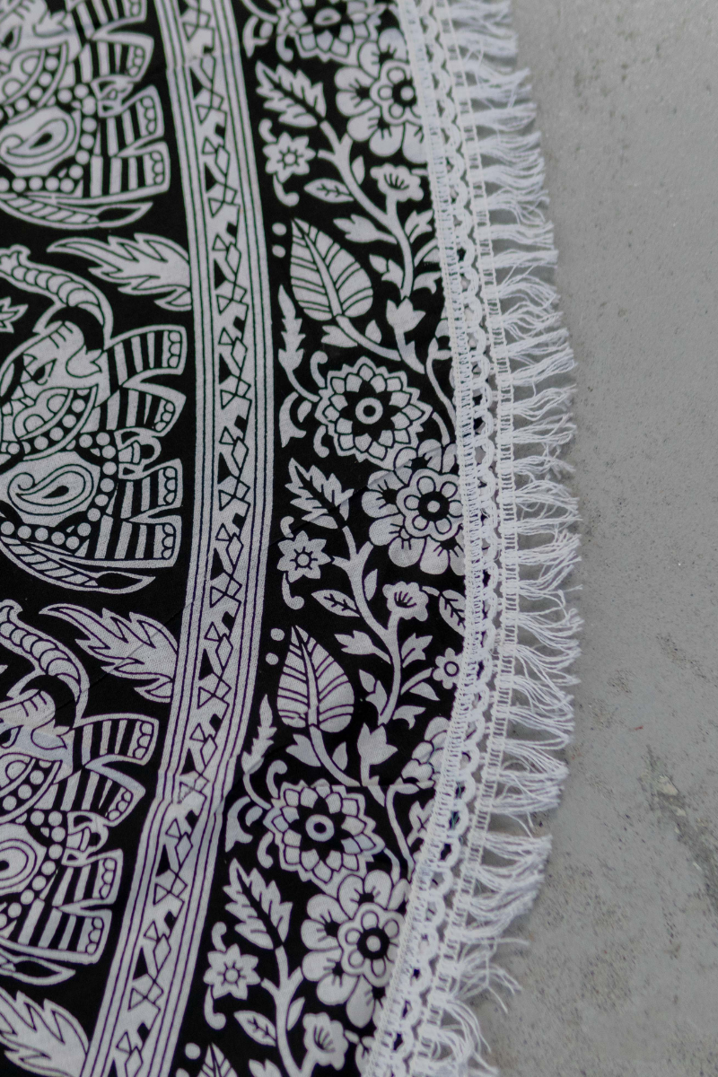 孔雀絲邊圓形染布 / 野餐墊 － 黑白