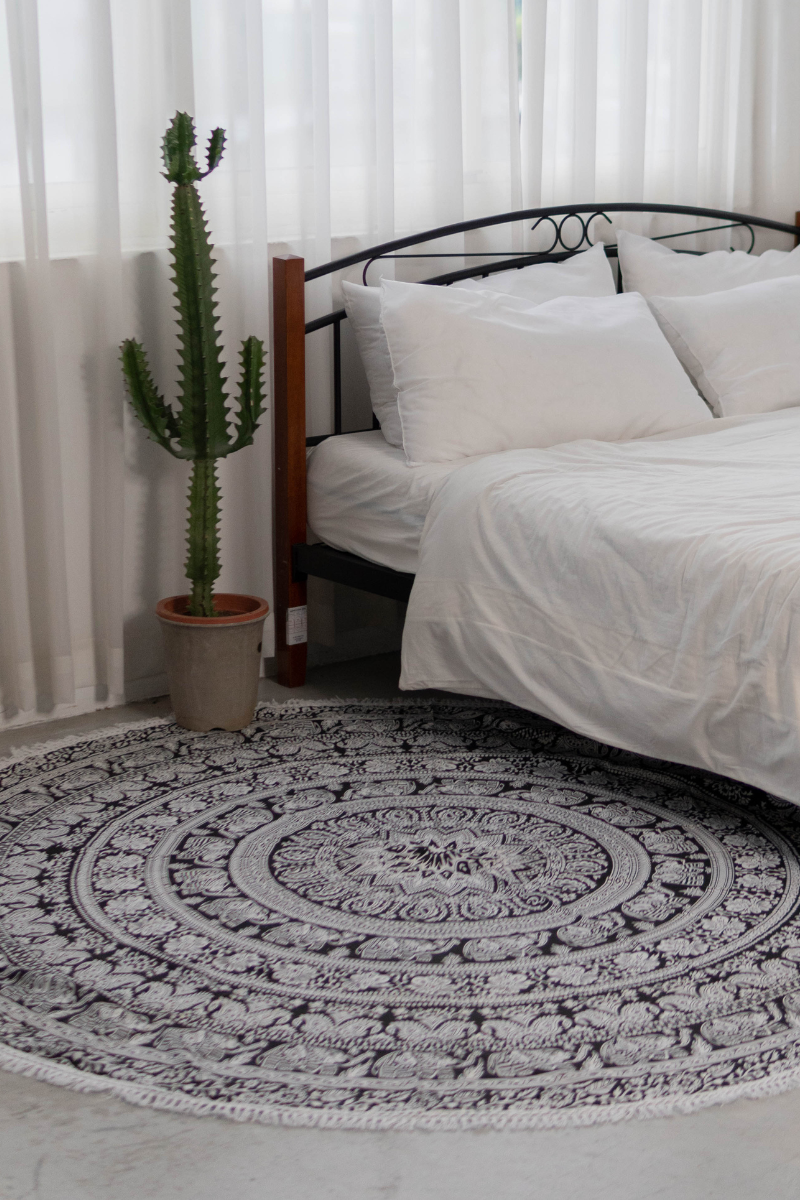 孔雀絲邊圓形染布 / 野餐墊 － 黑白