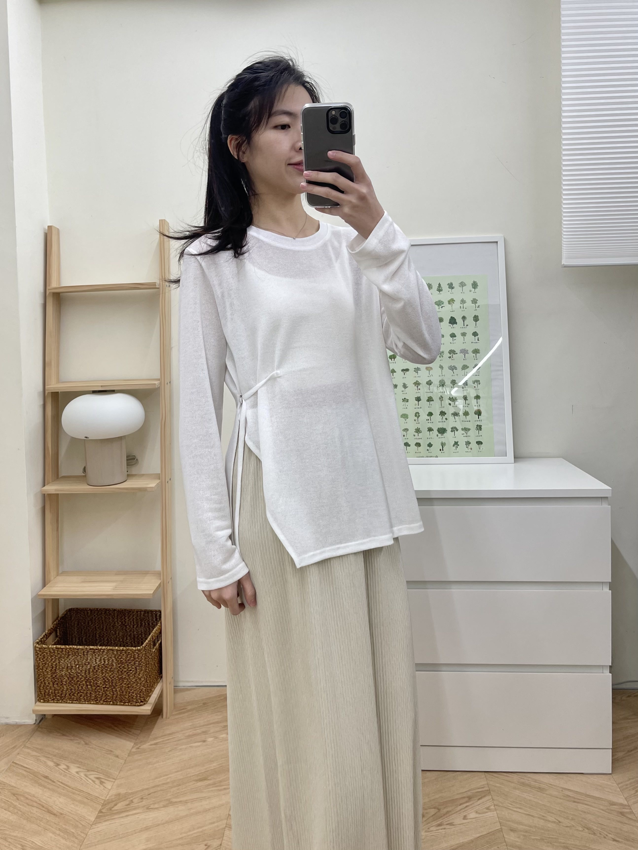 側釦環透膚上衣