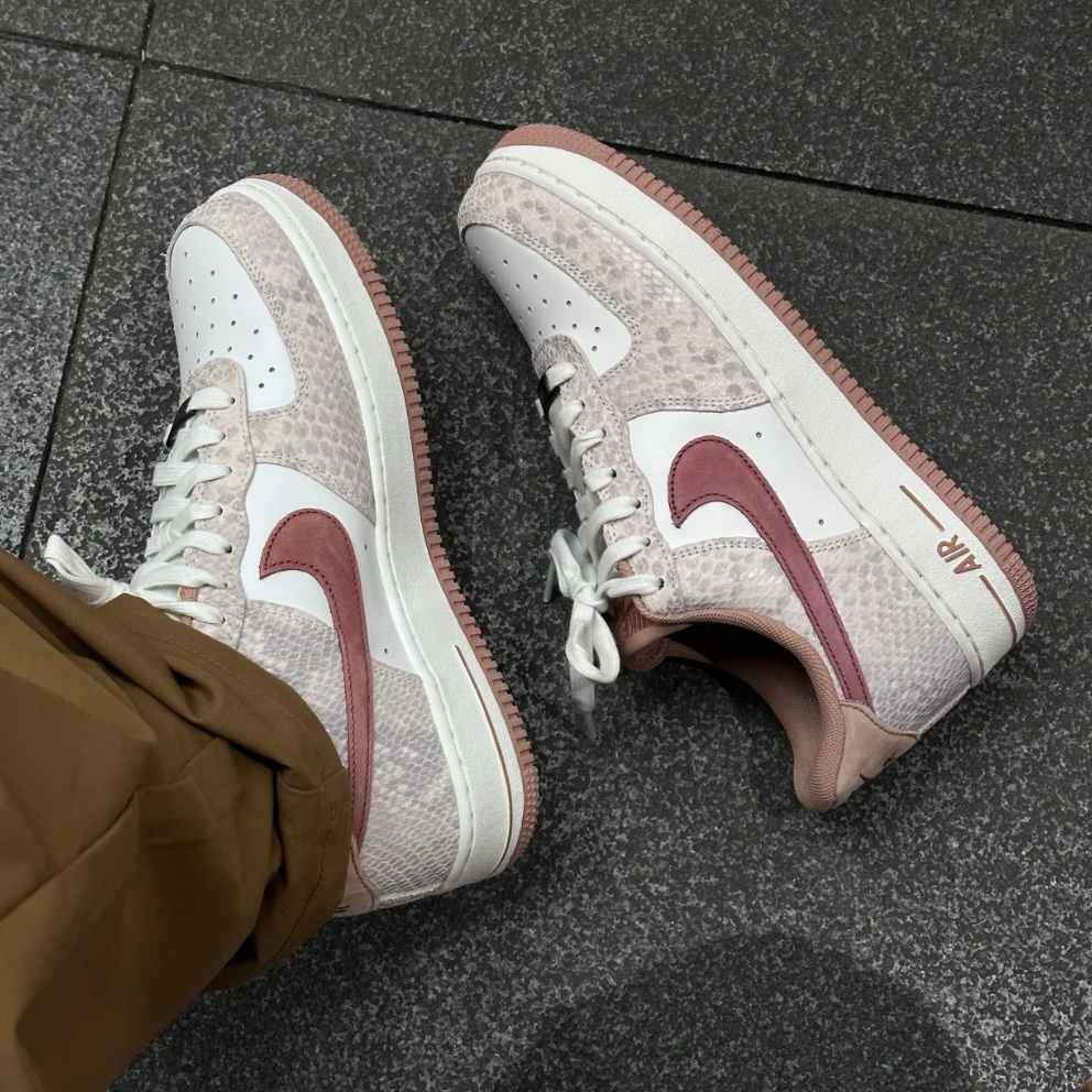 Nike Air Force 1 '07 LV8 Pink Snakeskin 乾燥玫瑰粉 磚紅 蛇紋 蛇年限定 AF1 低筒休閒鞋