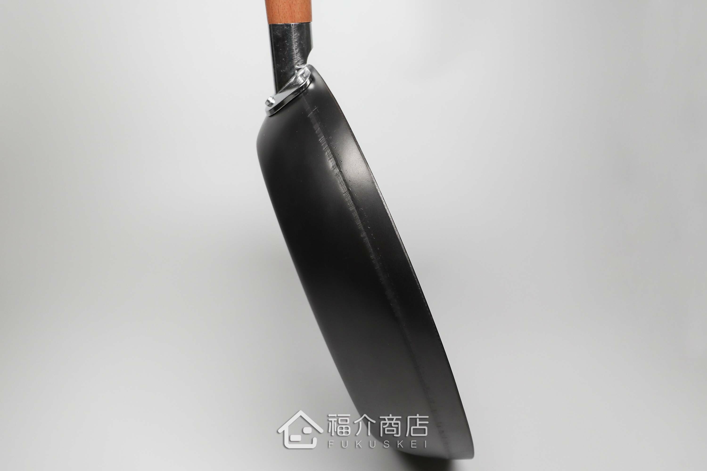 日本鐵製的木柄平底鍋板厚1.6㎜