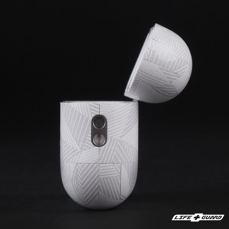 LIFE+GUARD 北歐白三角貼膜展示圖，LIFE+GUARD 專機專屬開版