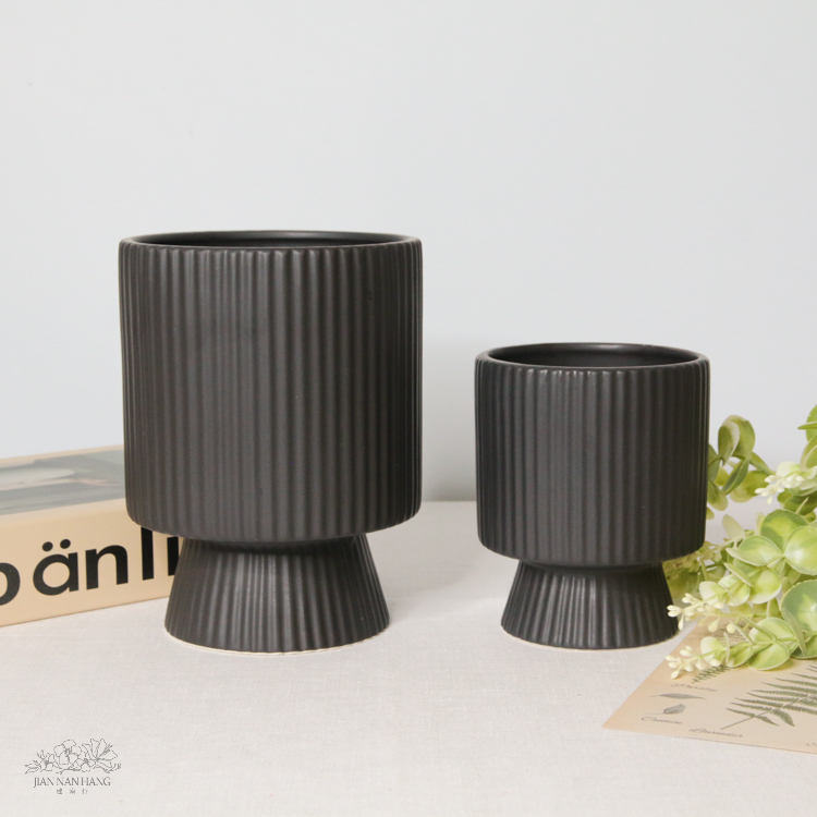 陶瓷花器 豎紋高腳杯 霧黑 2尺寸