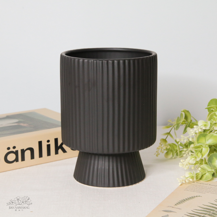 陶瓷花器 豎紋高腳杯 霧黑 2尺寸