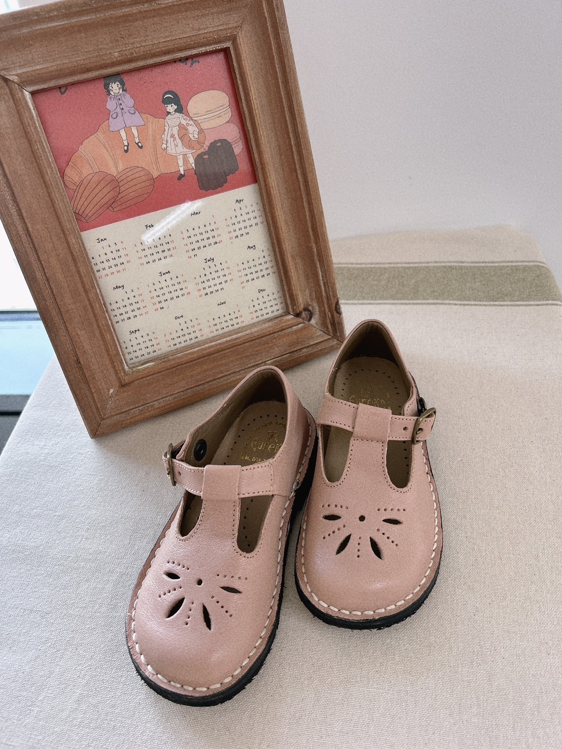 EUREKA 真皮雕花T字皮鞋 (現貨)