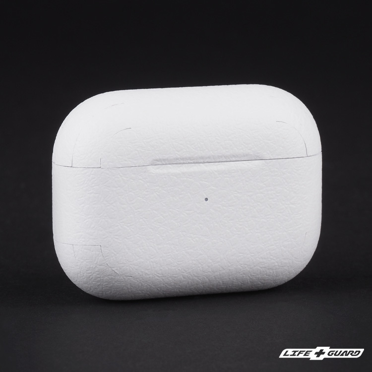 LIFE+GUARD 專用耳機保護殼貼膜安裝正視圖，適用 AirPods