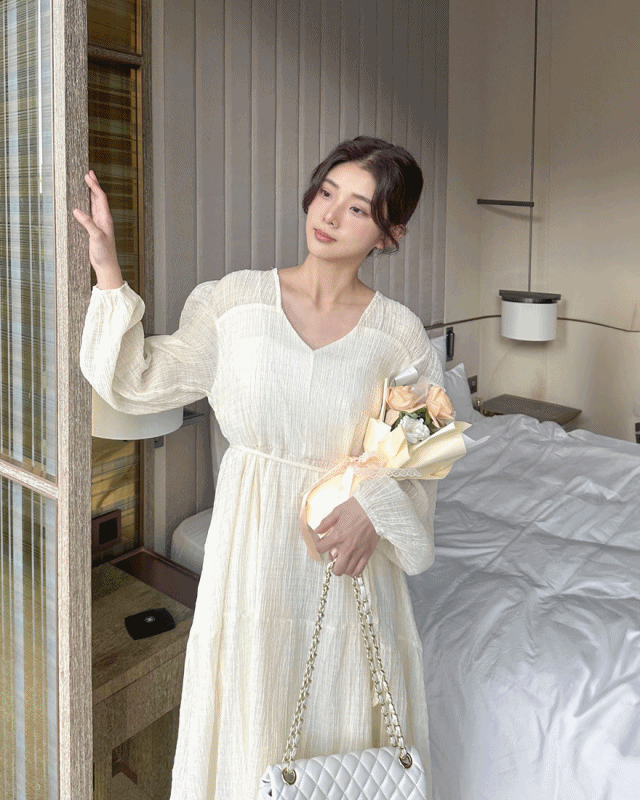 LINA LINA柔美初曦純色細緻紋理洋裝附綁帶-淡雅杏