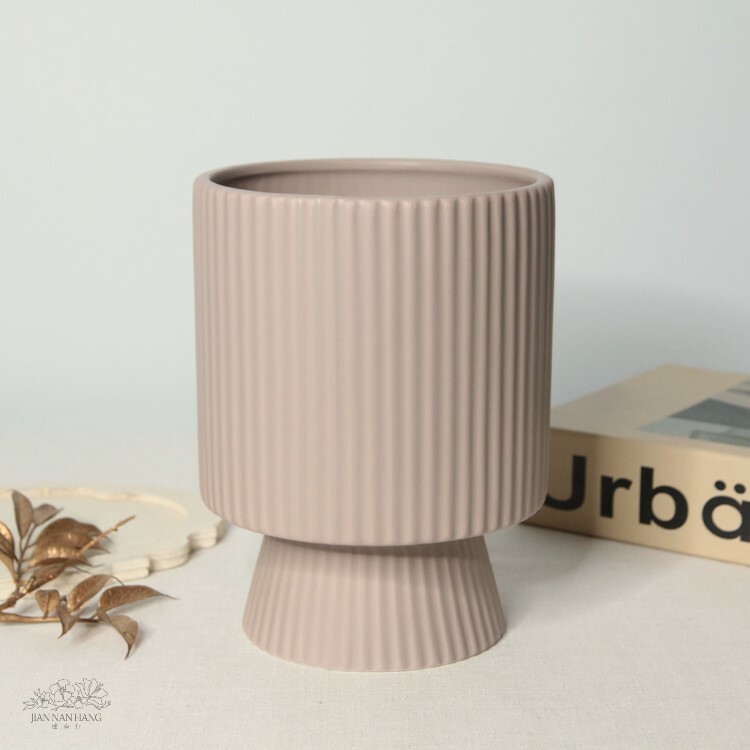 陶瓷花器 豎紋高腳杯 霧奶茶 2尺寸