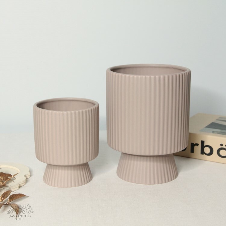 陶瓷花器 豎紋高腳杯 霧奶茶 2尺寸