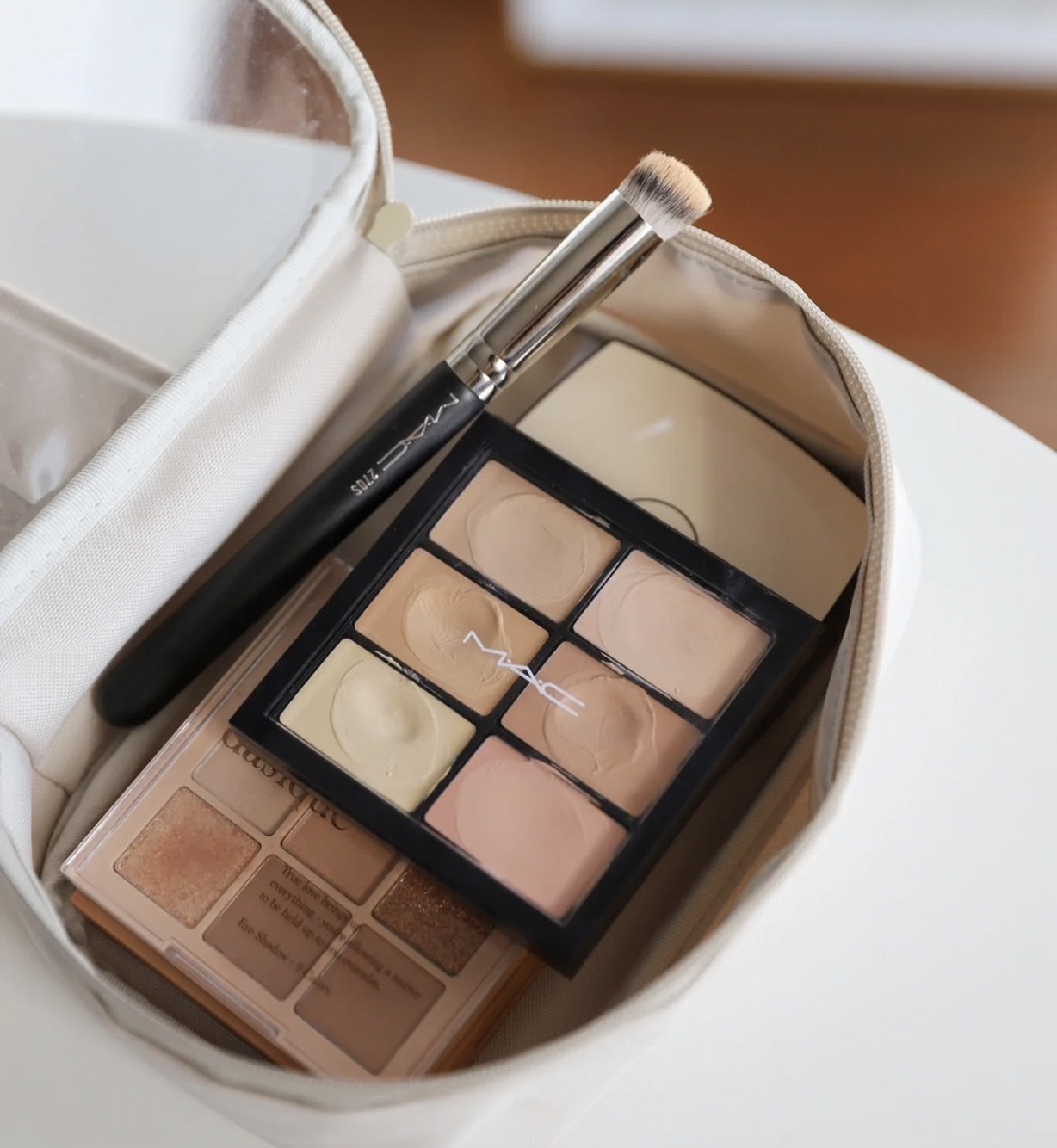 MAC 專業𝟔色遮瑕盤  🔥 𝒍𝒊𝒈𝒉𝒕 台灣熱賣色