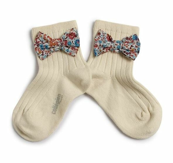 COLLEGIEN 碎花蝴蝶結短襪  Béatrice  - Doux Agneaux 米白