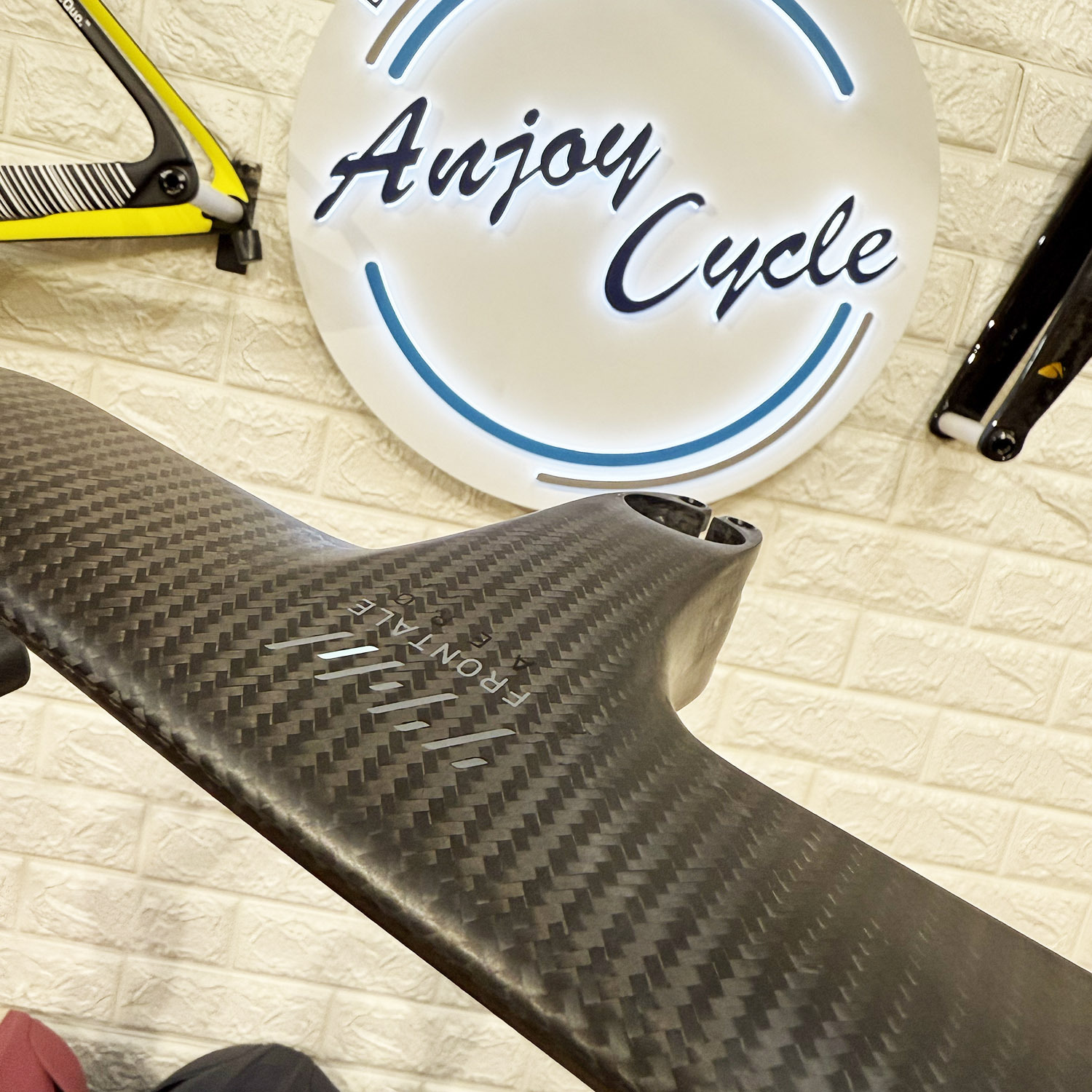 THM FRONTALE AERO Carbon Combobar｜Lightweight & Aero