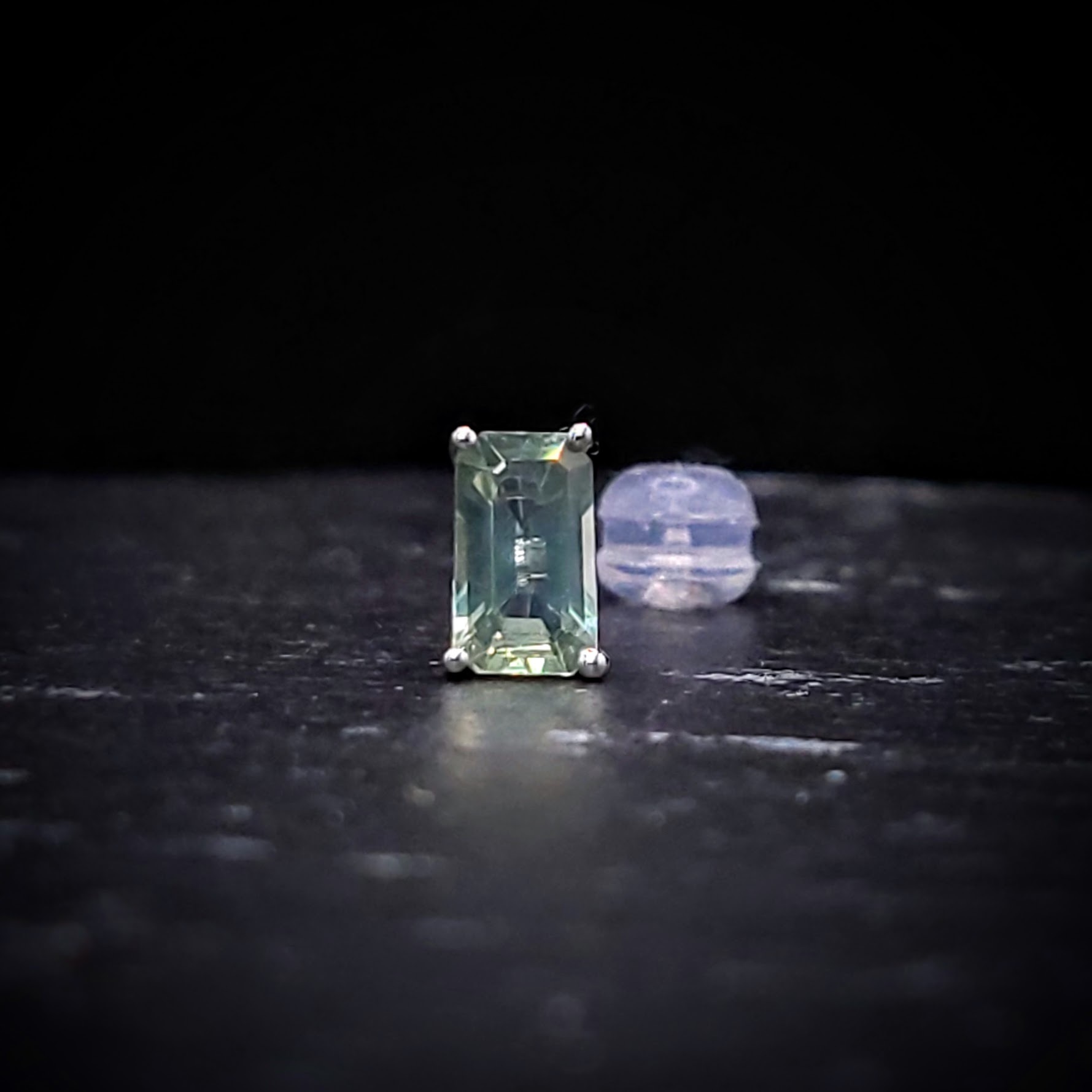 18K White Gold 0.76ct Sapphire Single Earring