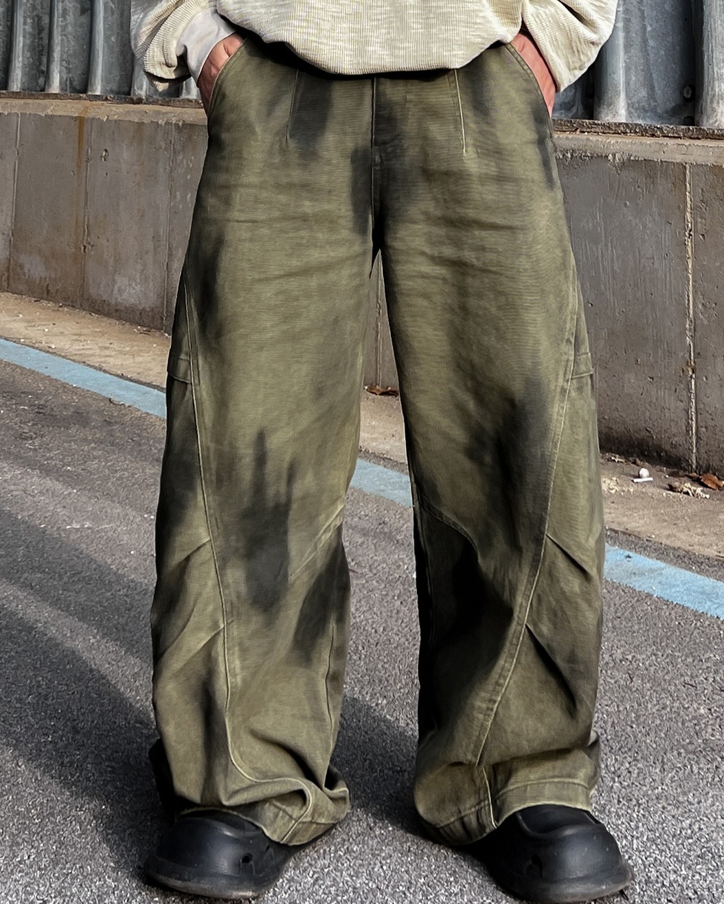 泥點剪裁休閒褲