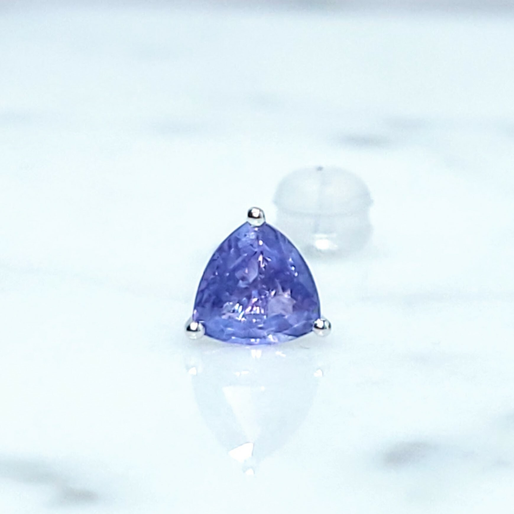 18K White Gold 0.74ct Purple Sapphire Single Earring