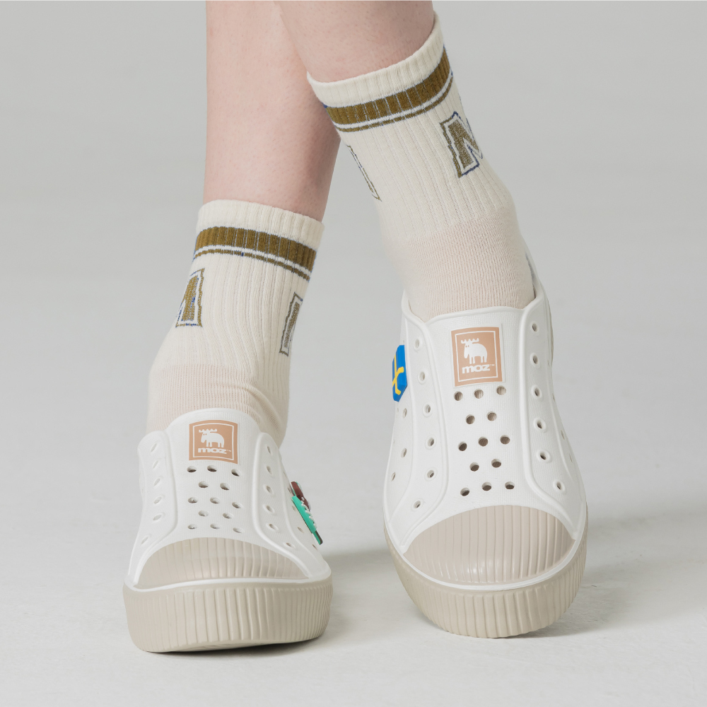 moz瑞典 駝鹿 雙色洞洞餅乾水鞋 (奶蓋牛奶燕麥) 全球首創 舒適厚底 防潑水-附鞋扣