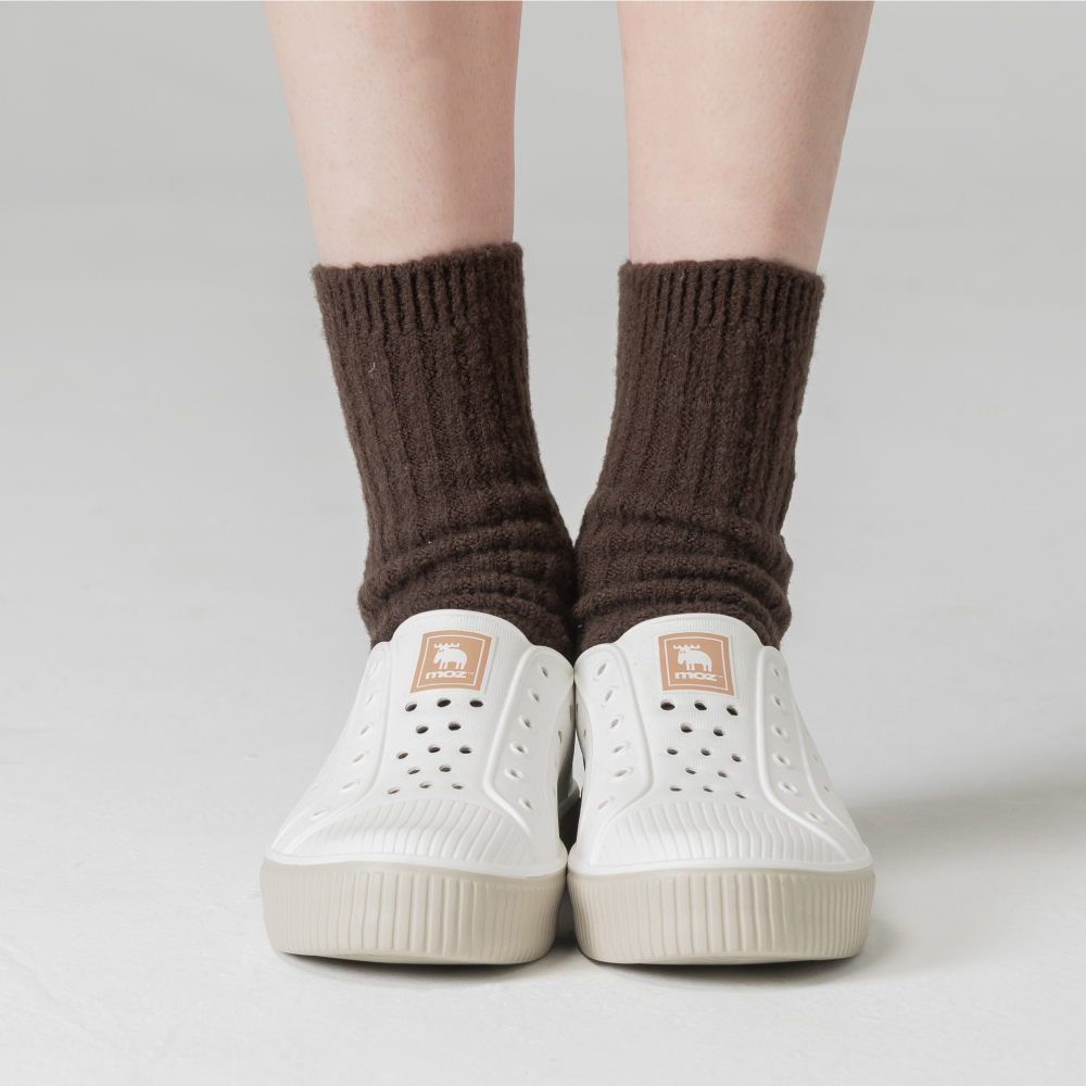 moz瑞典 駝鹿 雙色洞洞餅乾水鞋 (牛奶燕麥) 全球首創 舒適厚底 防潑水-附鞋扣