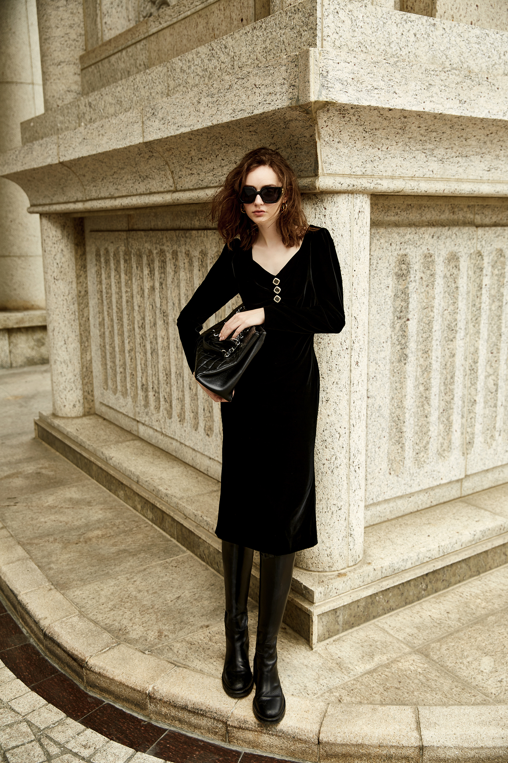 BD15033E1 星光焦點絨面修身魅黑洋裝