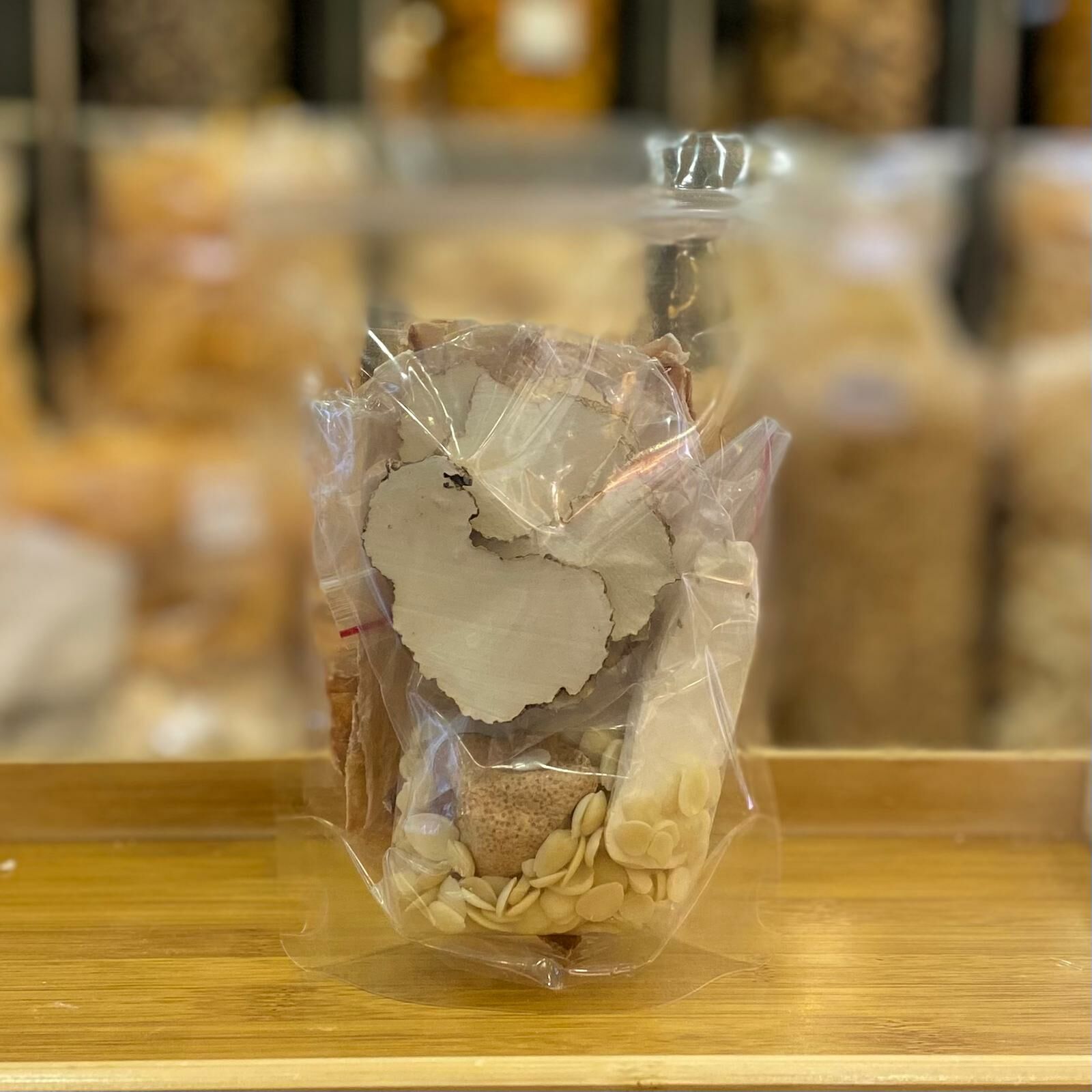 002  泰國鱷魚肉。清肺熱、除肺燥-護肺湯  ［4 -6人份量］