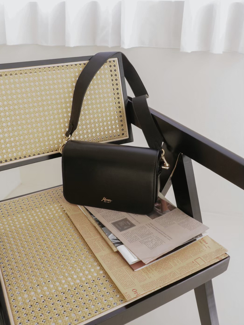 【 限量現貨 】MNM 經典翻蓋側背包