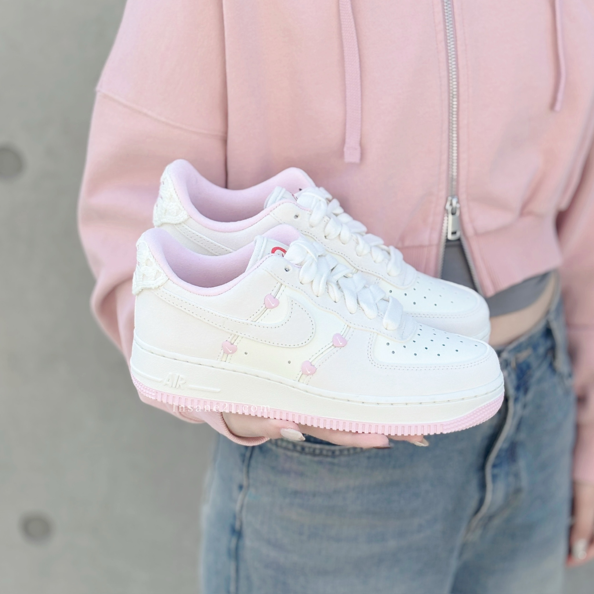 NIKE AIR FORCE 1 "VALENTINE'S DAY" 情人節限定 白粉愛心 休閒鞋 女鞋 HV5992-111