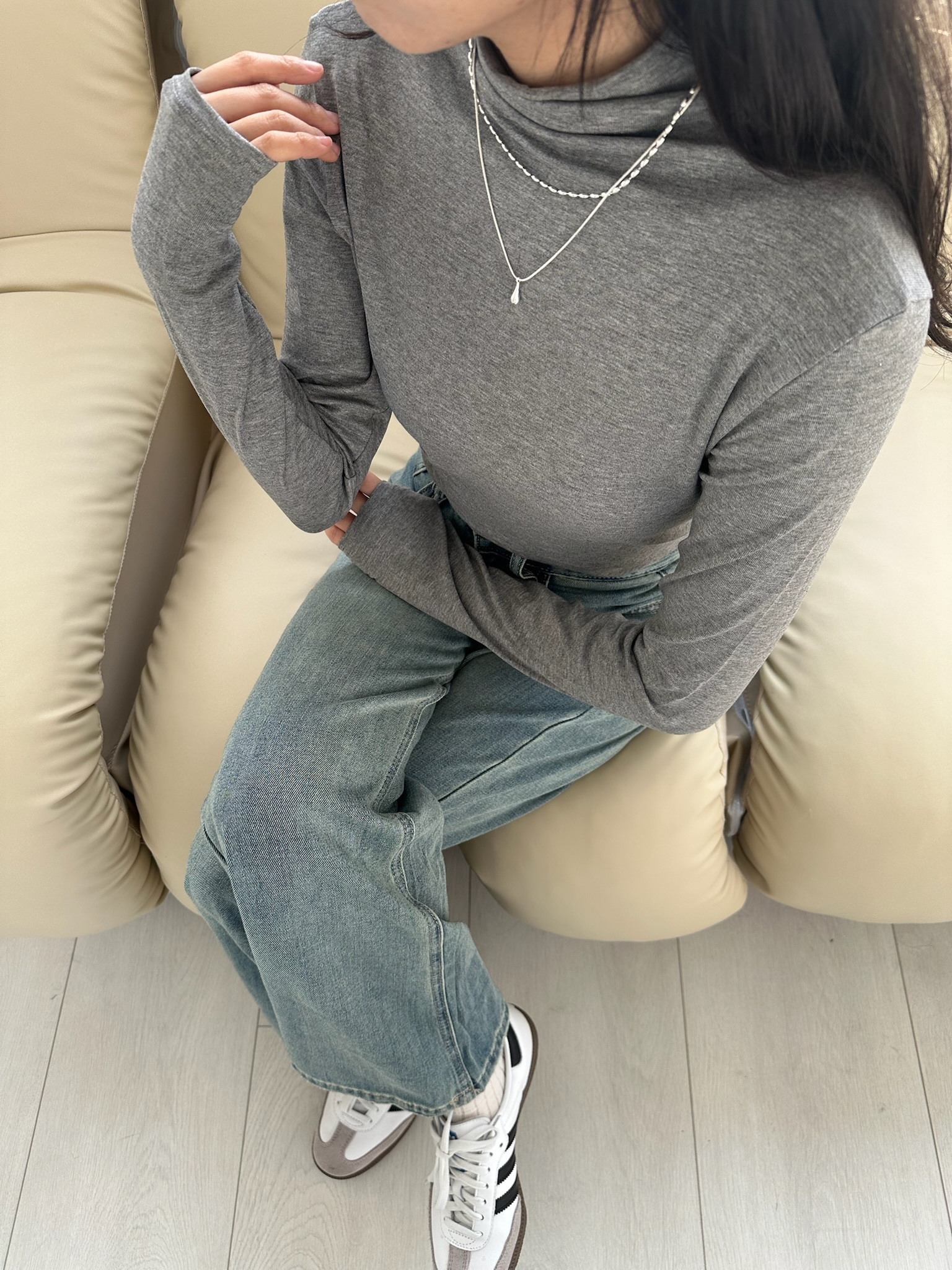 牛奶花生醬薄羊絨高領上衣