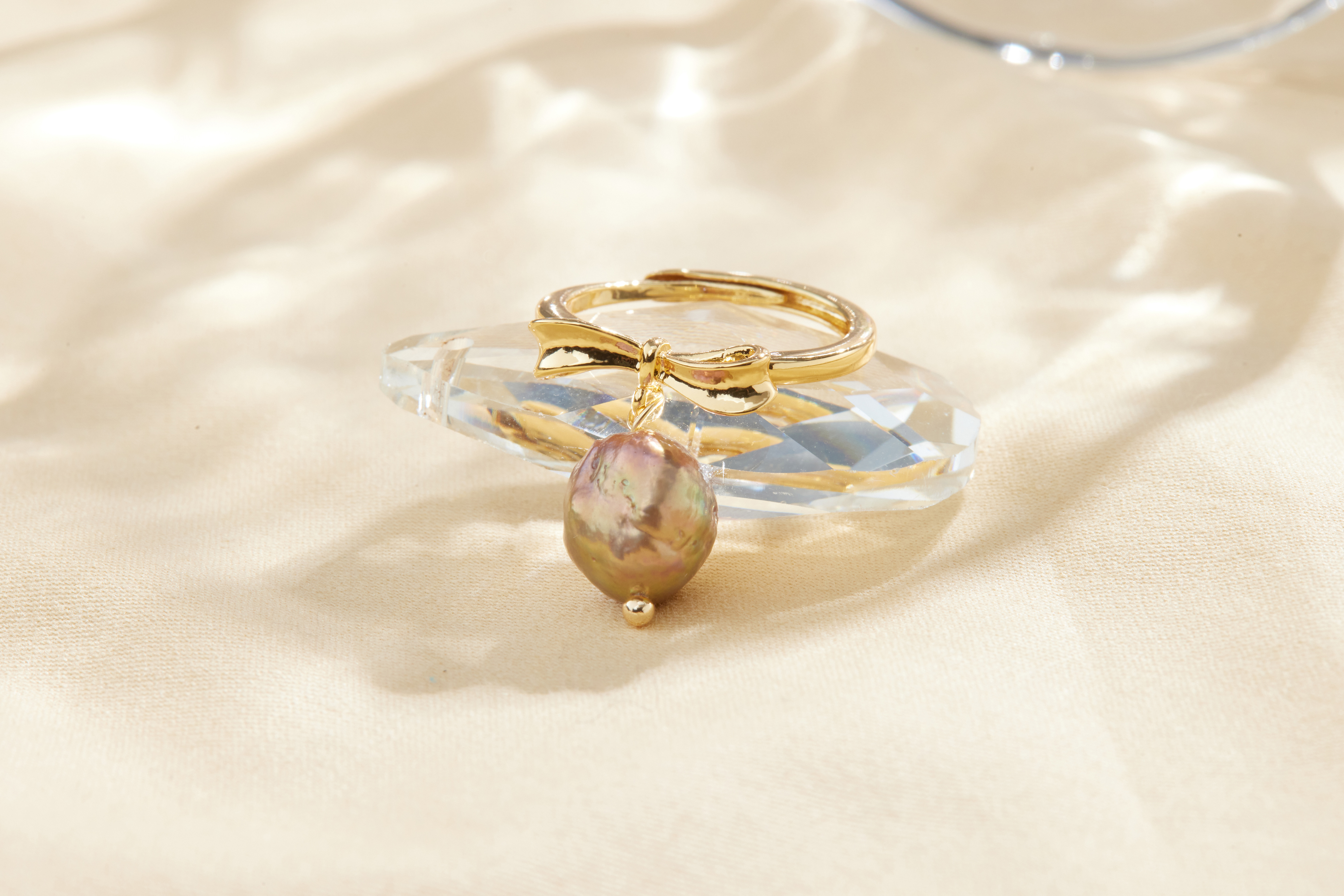 R946 | 銅鍍14K巴洛珍珠蝴蝶結戒指