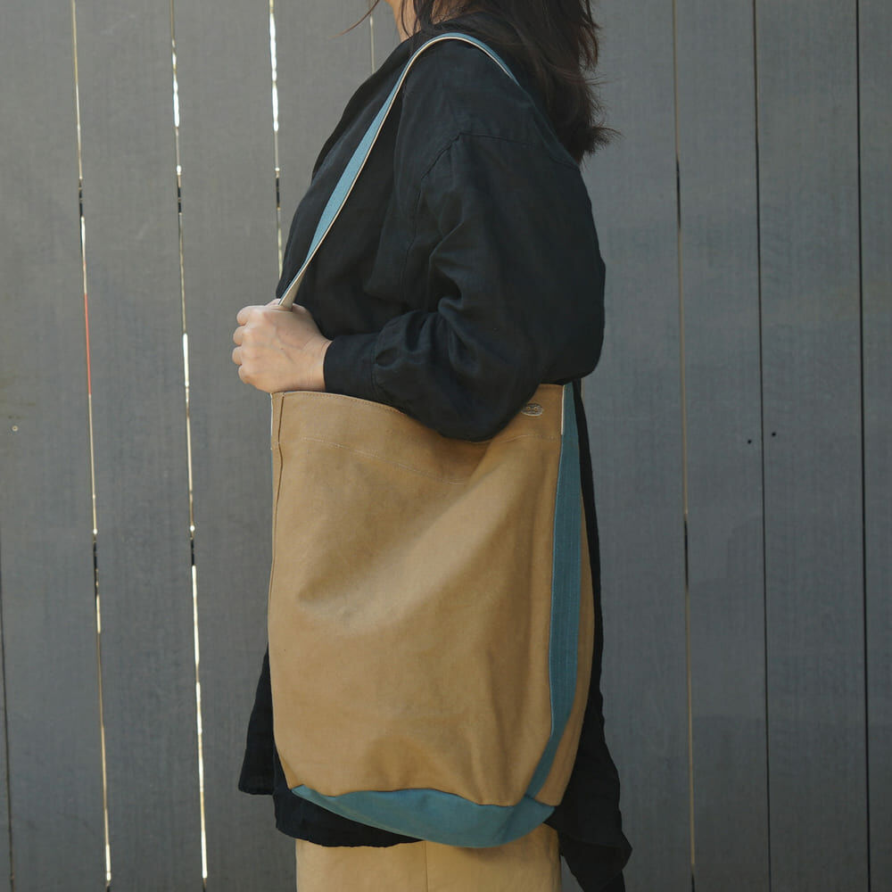 阿福  帆布圓筒側背包 褐土