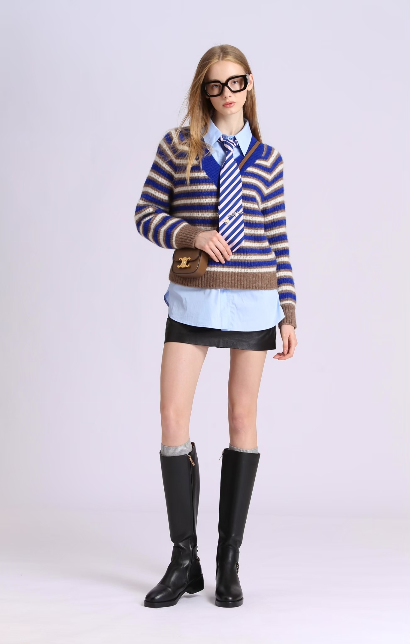 BD15210A1 線條V領上衣