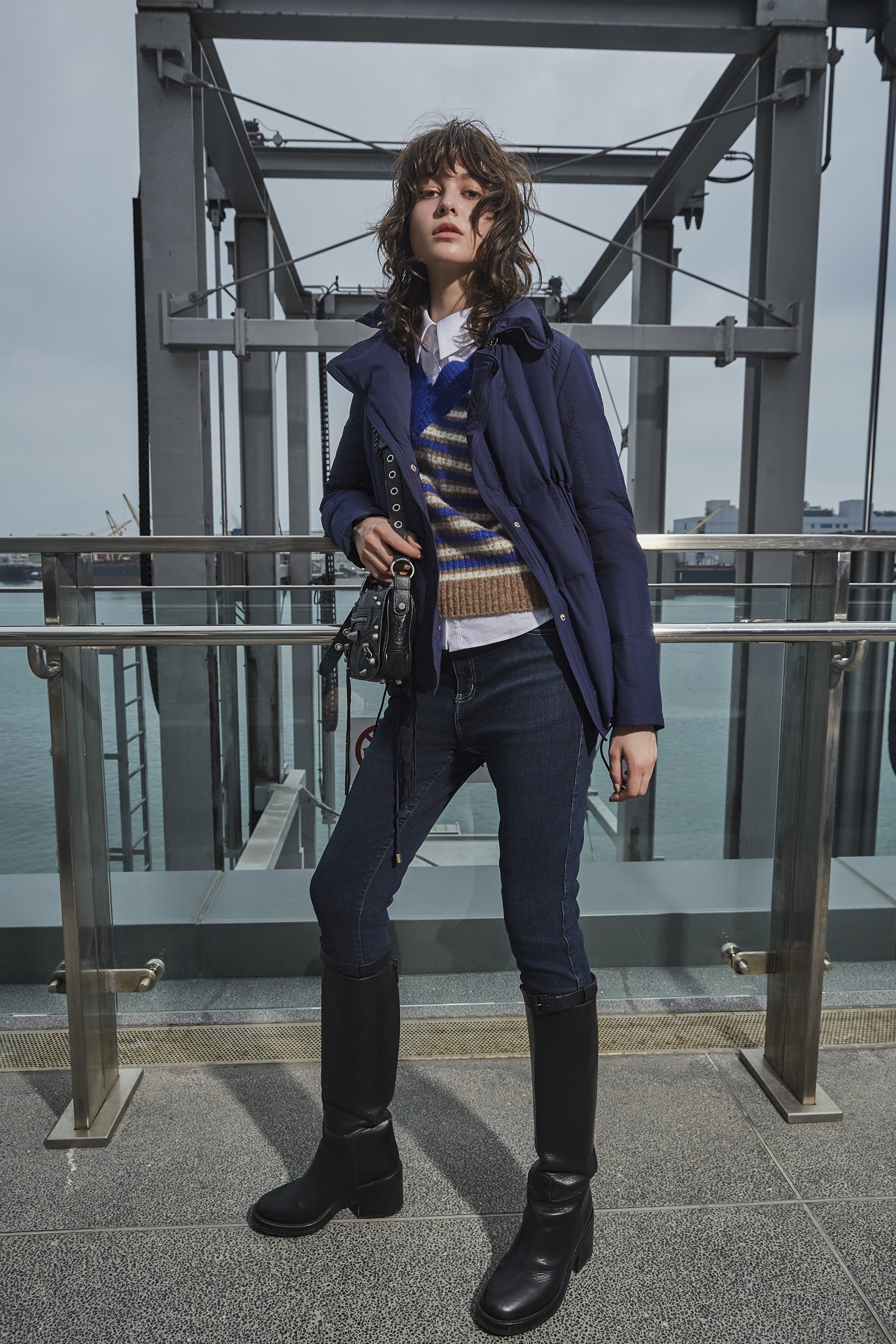 BD15210A1 線條V領上衣