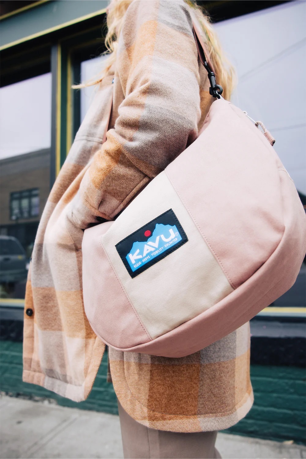 KAVU. High Noon Napsack #9488 ( 2373 West Winds )