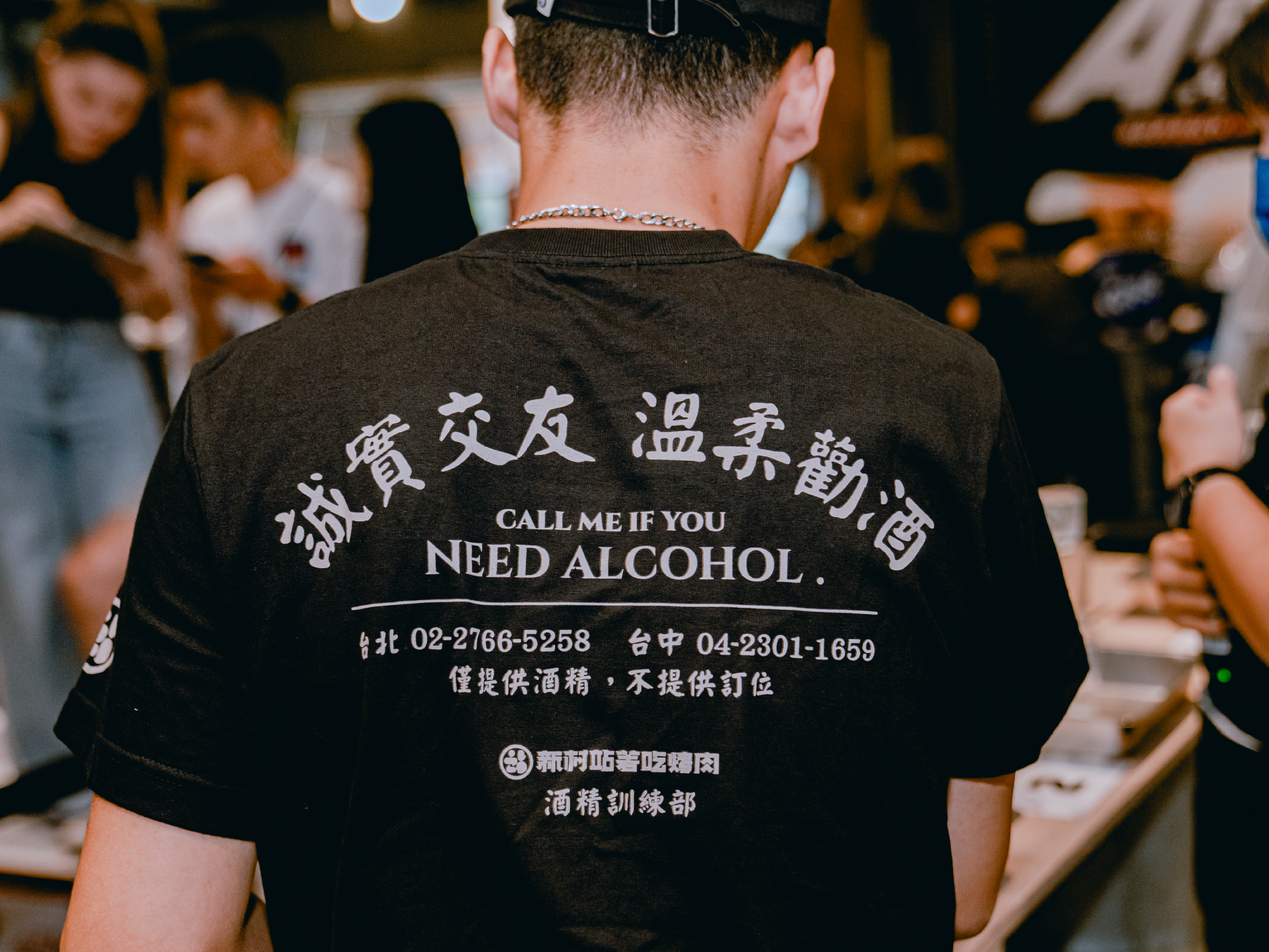 對，就是店員身上穿的那件。