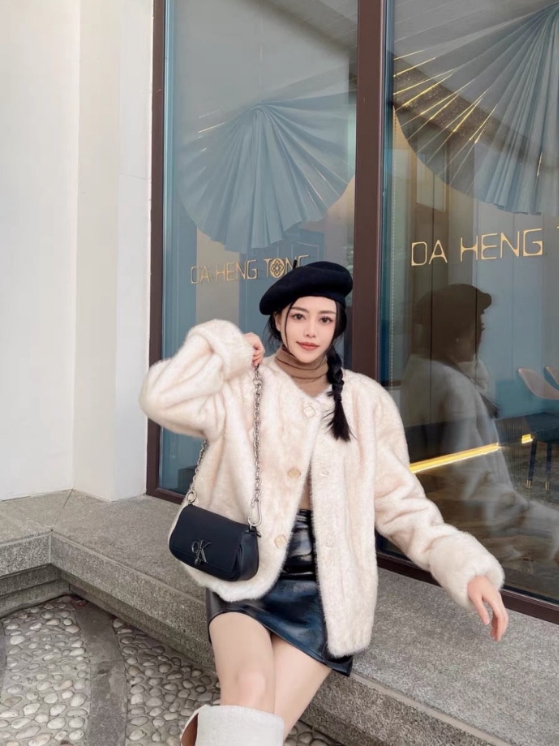 CALVIN KLEIN 經典黑 CK LOGO 馬鞍包