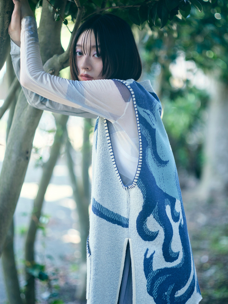 [YUSUKE NAGAOKA] RIDDLE（NAZO NAZO) V-line Long Vest