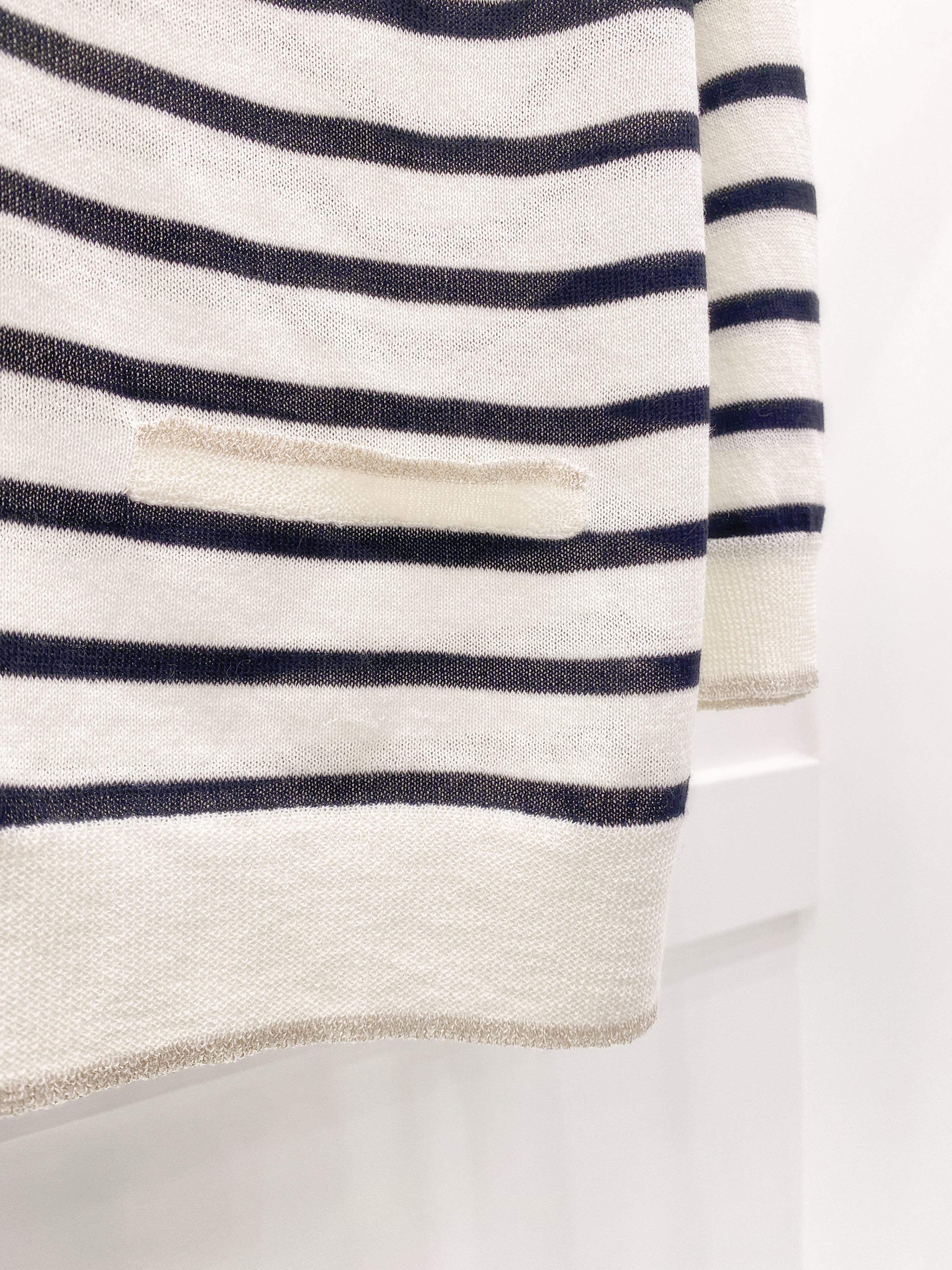 金邊黑橫條針織外套