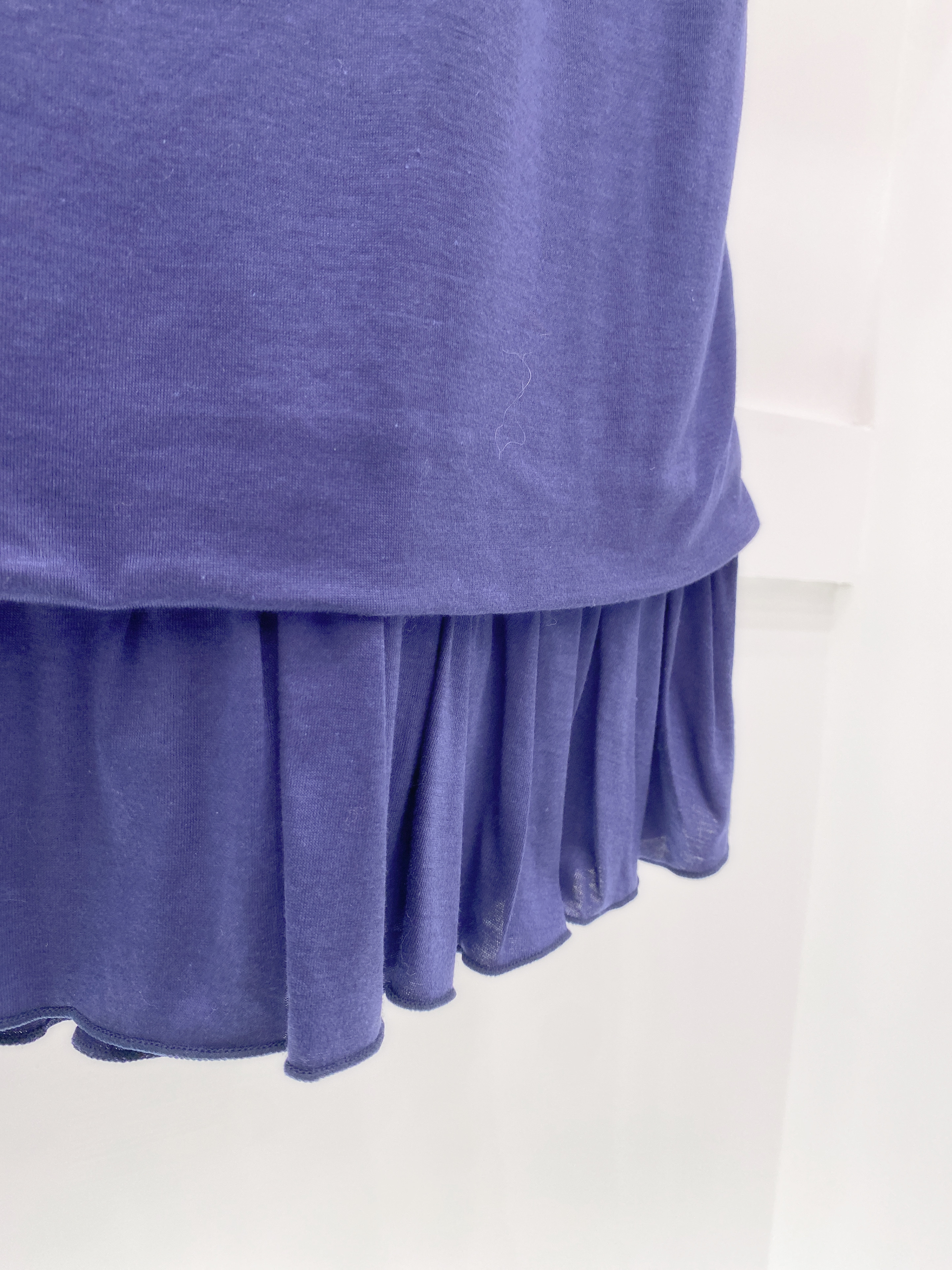 V領下擺荷葉洋裝