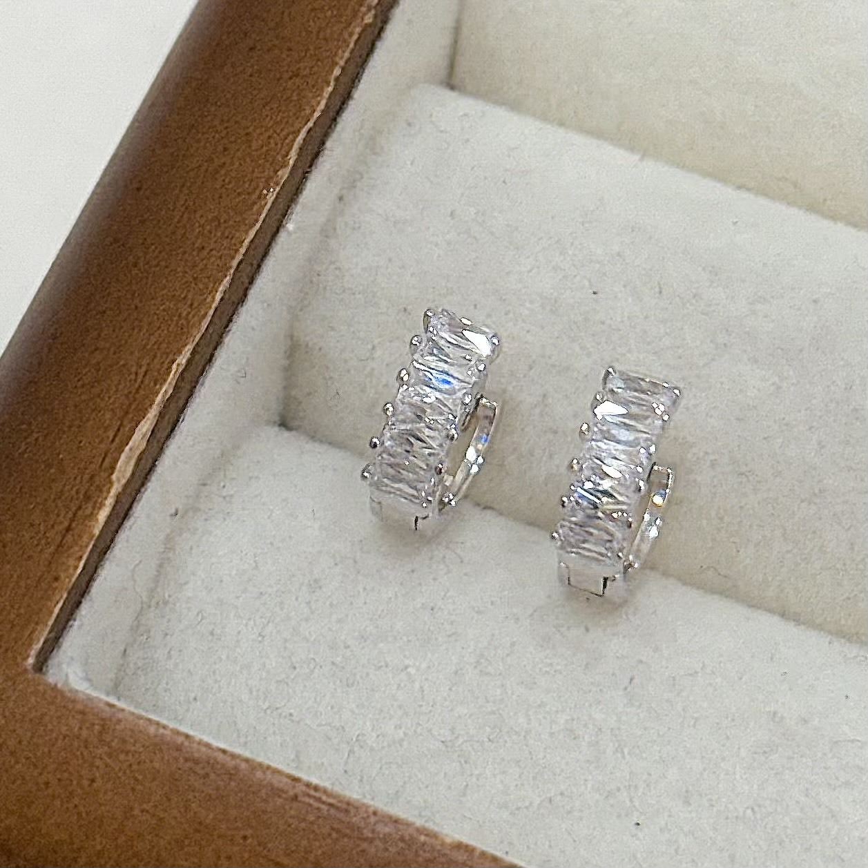 B34【輕奢】長鋯石排列純銀易扣