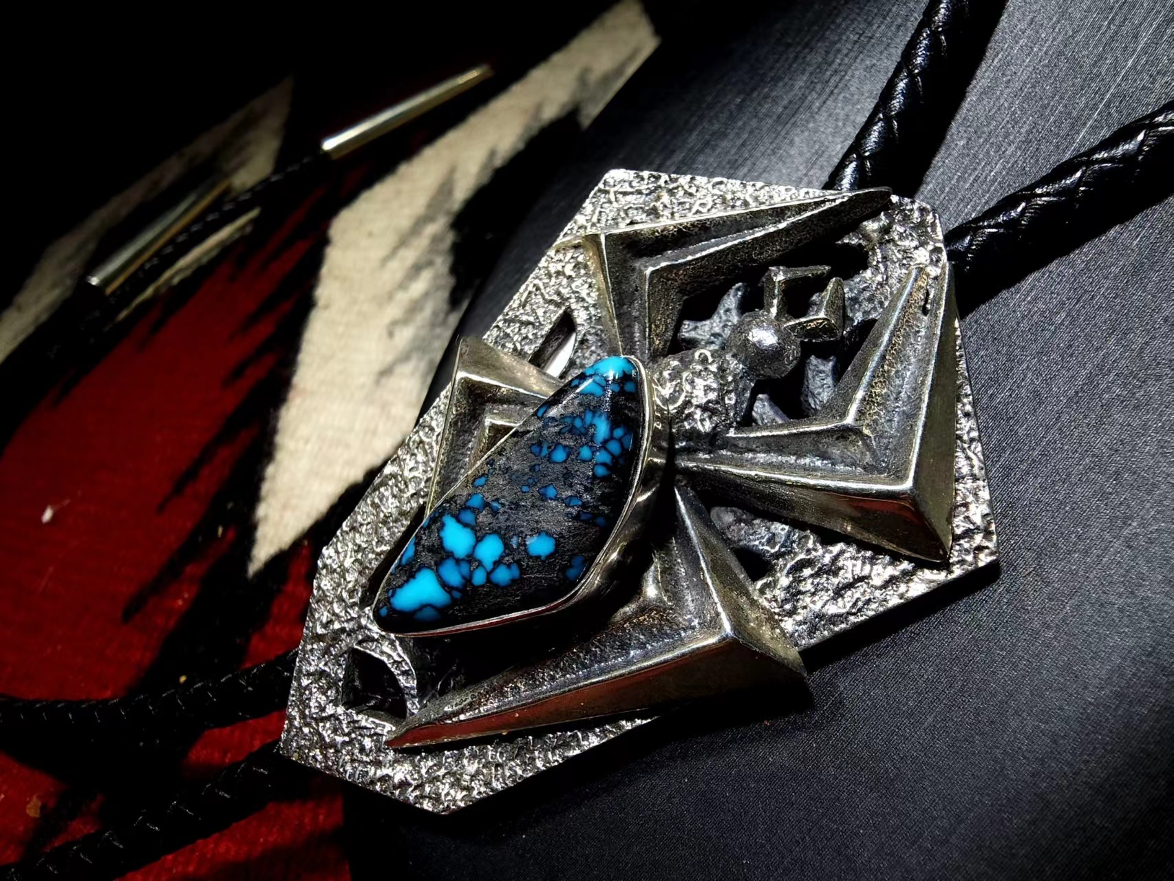 K.Yazzie -蜘蛛保羅領帶鑲老湖北松石