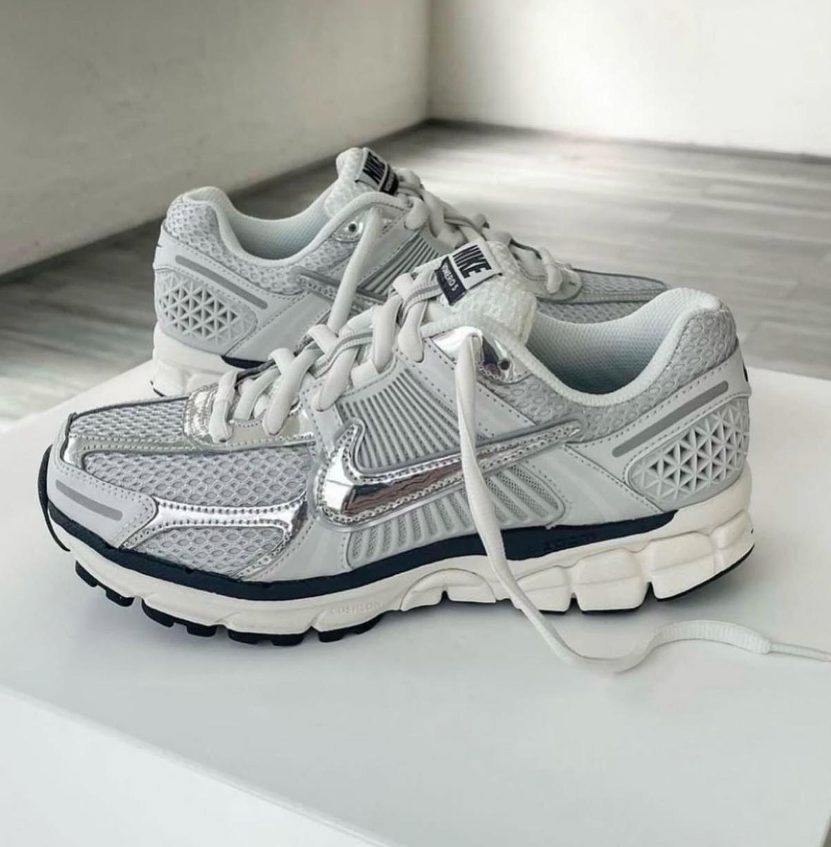 <降價限量補貨> NIKE ZOOM VOMERO 5 科技 雪花銀 金屬銀 白銀 FD0884-025