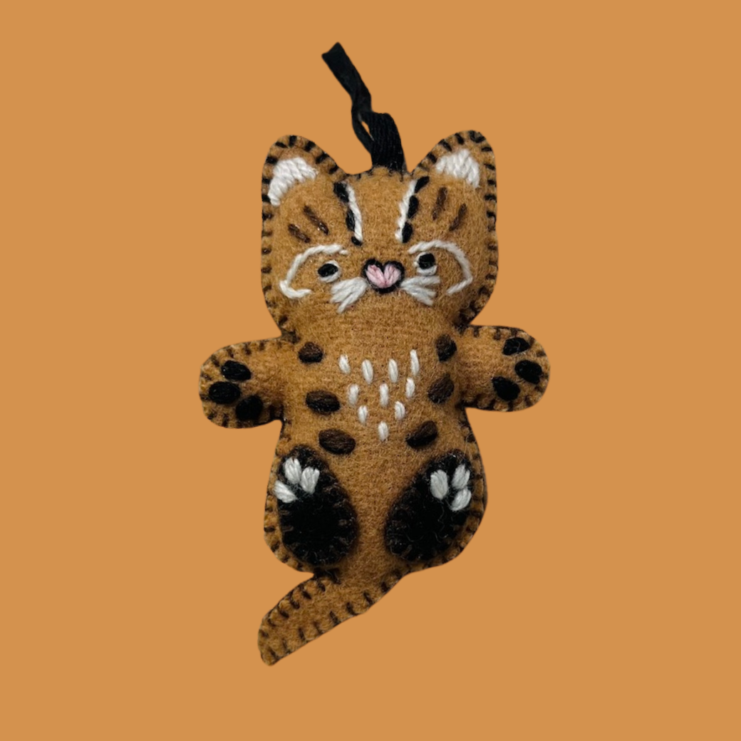 台灣石虎- 台灣保育動物吊飾| 秘魯手作羊駝毛刺繡吊飾