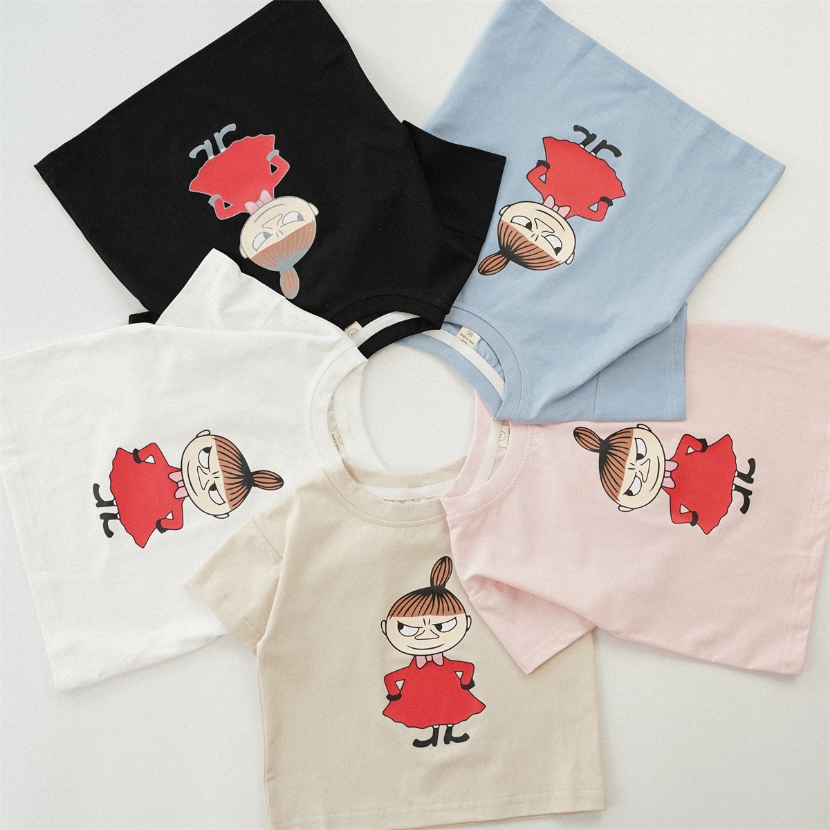 𝐌𝐨𝐨𝐦𝐢𝐧 娒明一族 小美短袖上衣