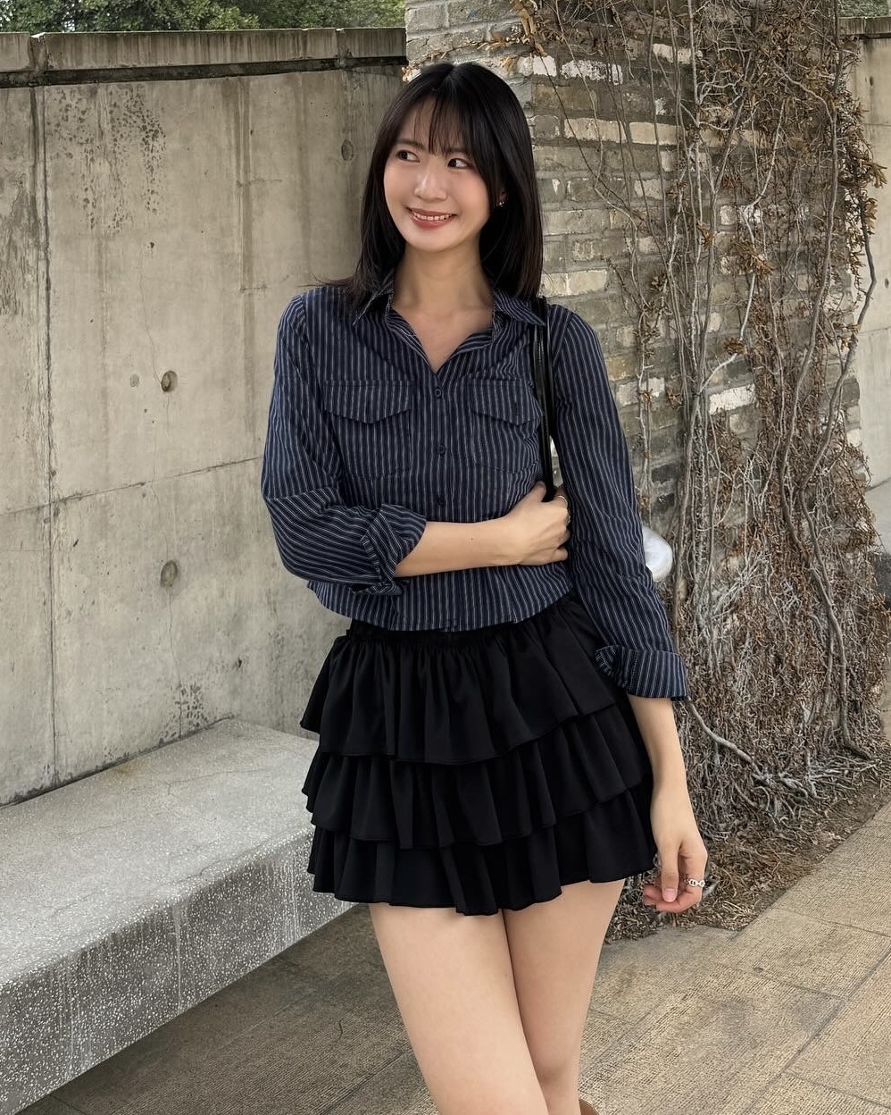 (訂購) 顯身材! 直紋修身雙袋裇衫 T0201 (淺藍/深藍)