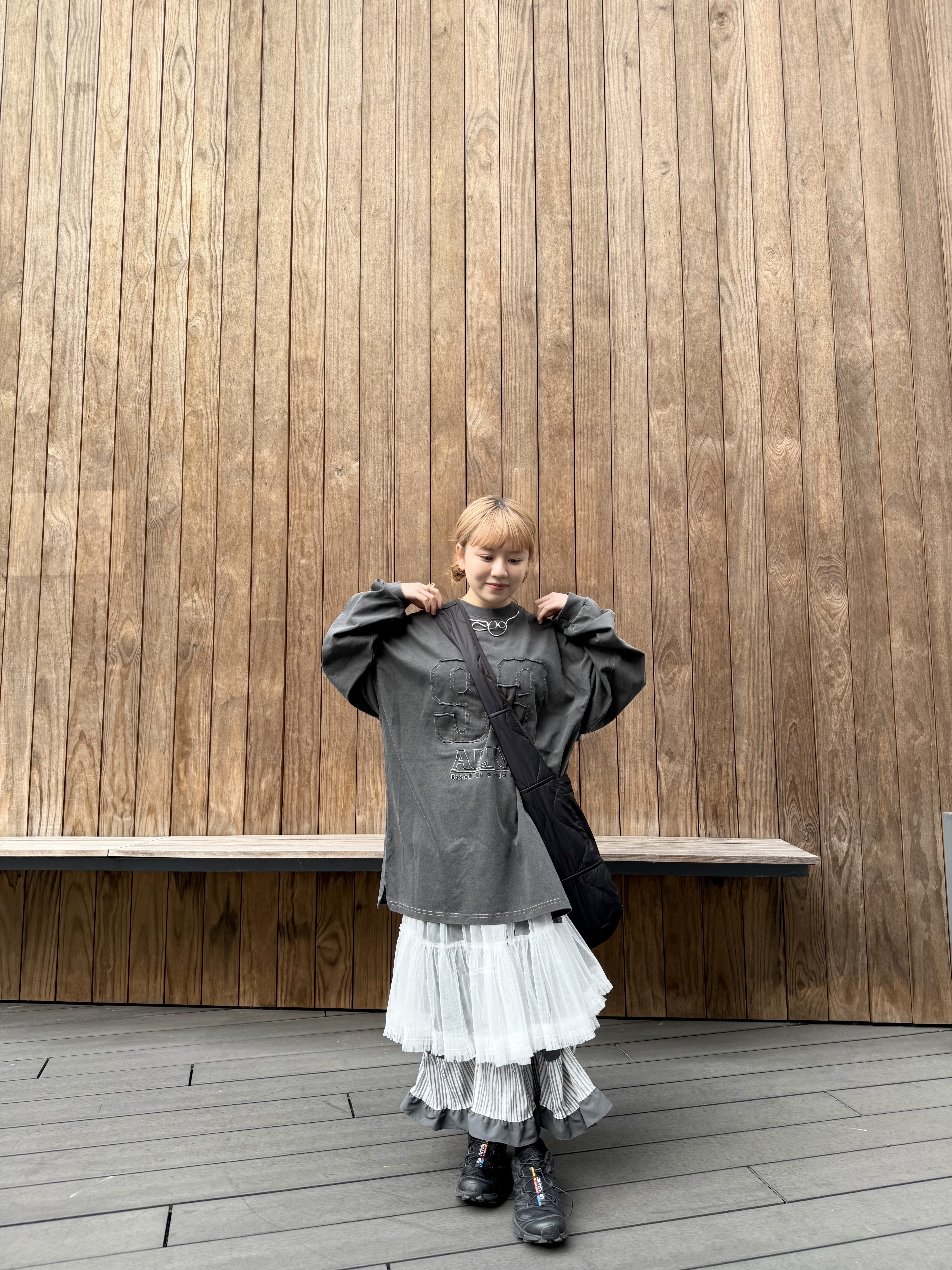 低調暗刺繡數字Oversize top